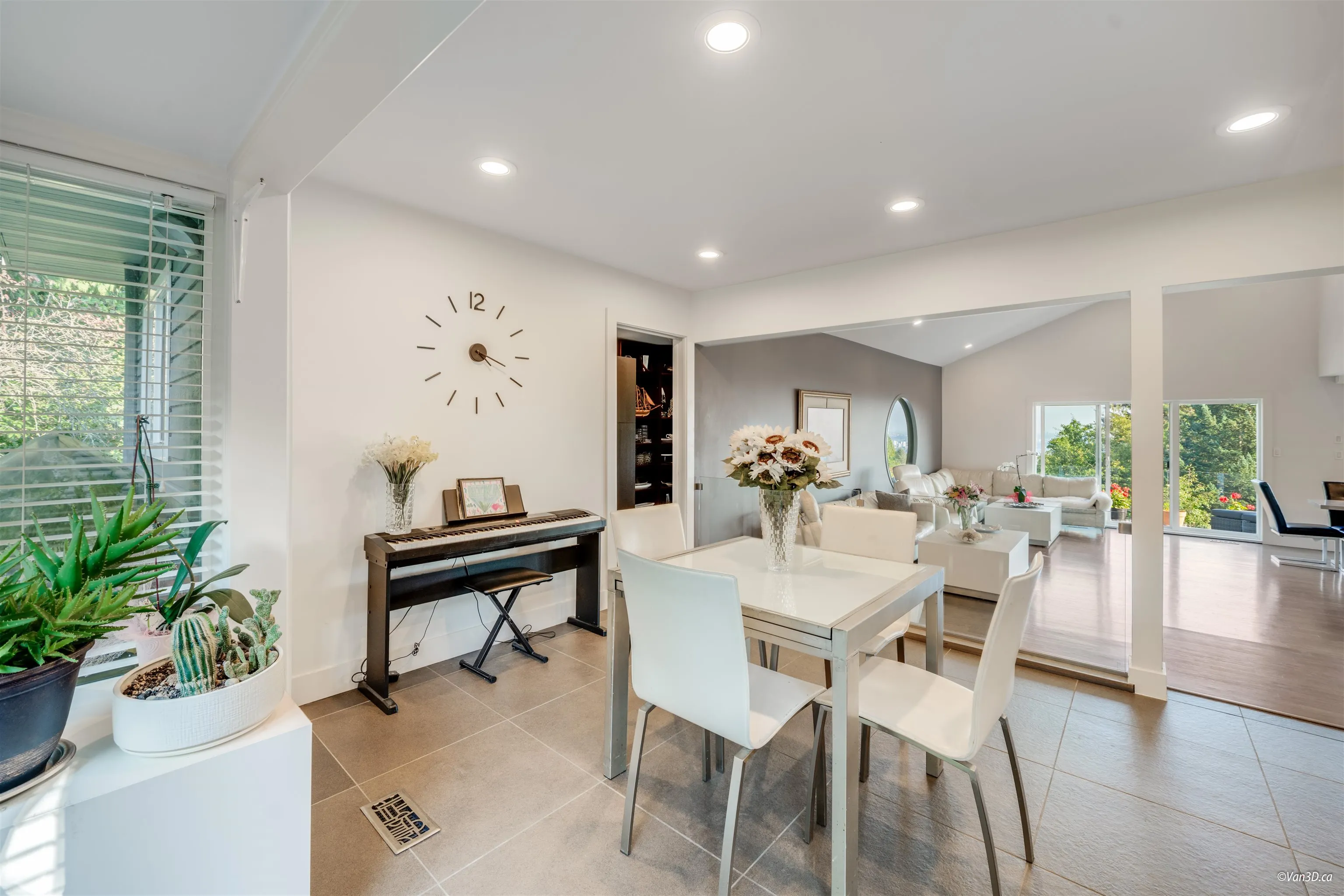 1135 Groveland Court
