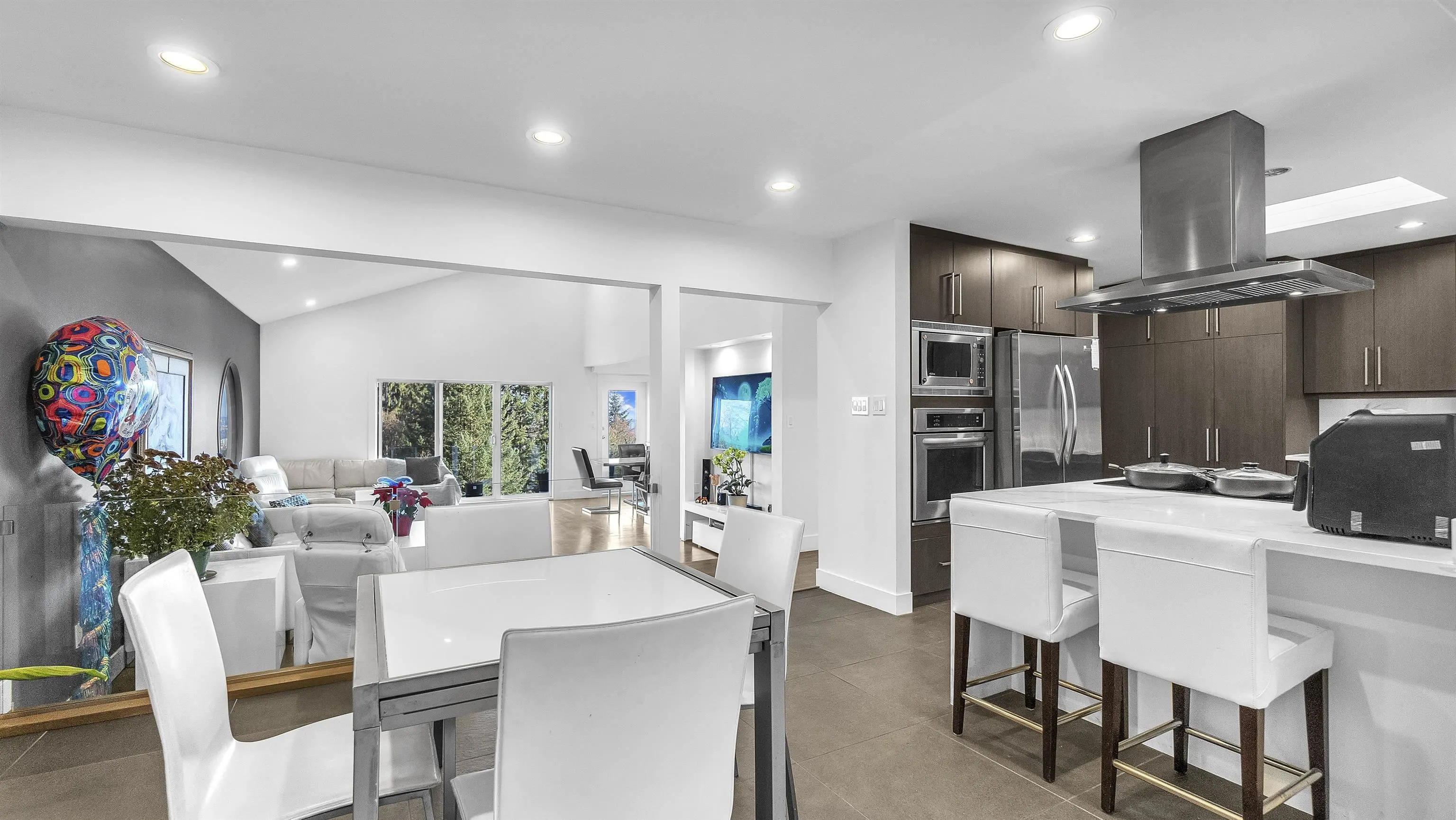 1135 Groveland Court