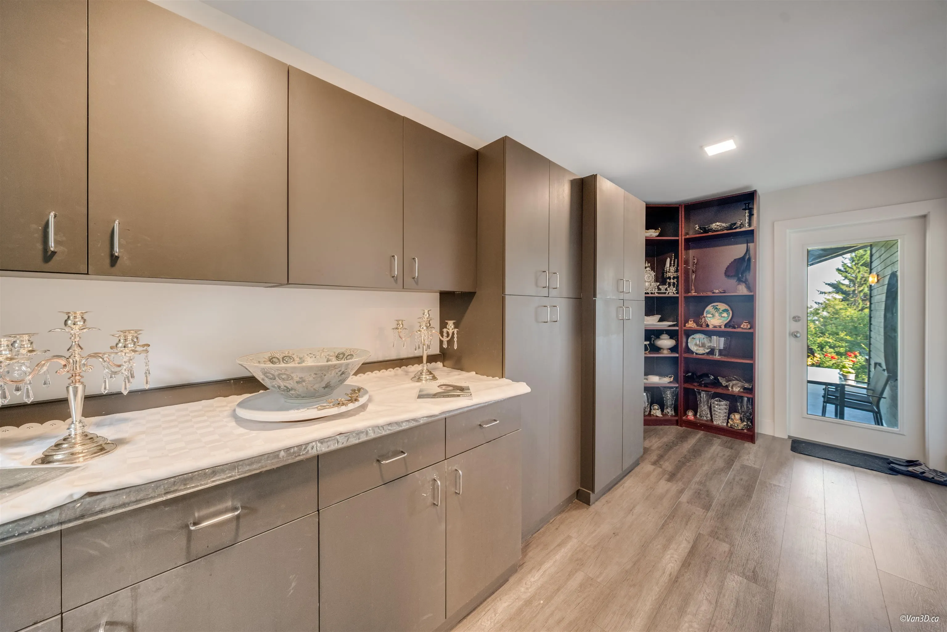 1135 Groveland Court
