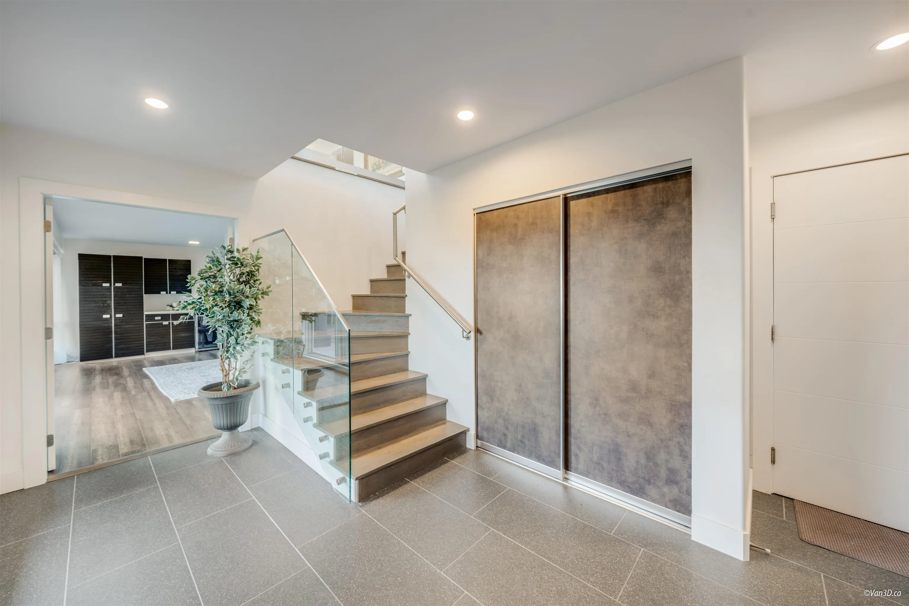 1135 Groveland Court