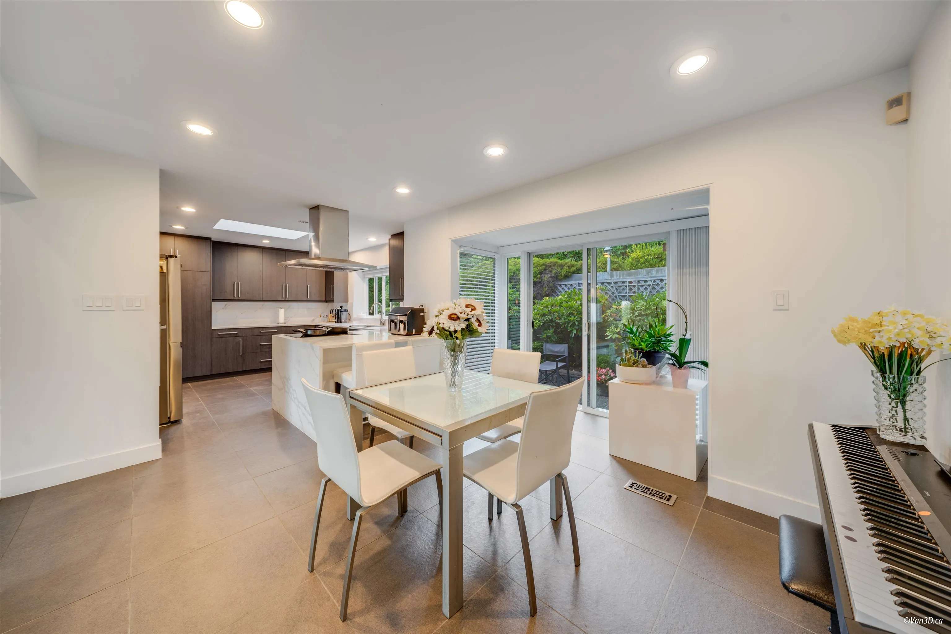 1135 Groveland Court