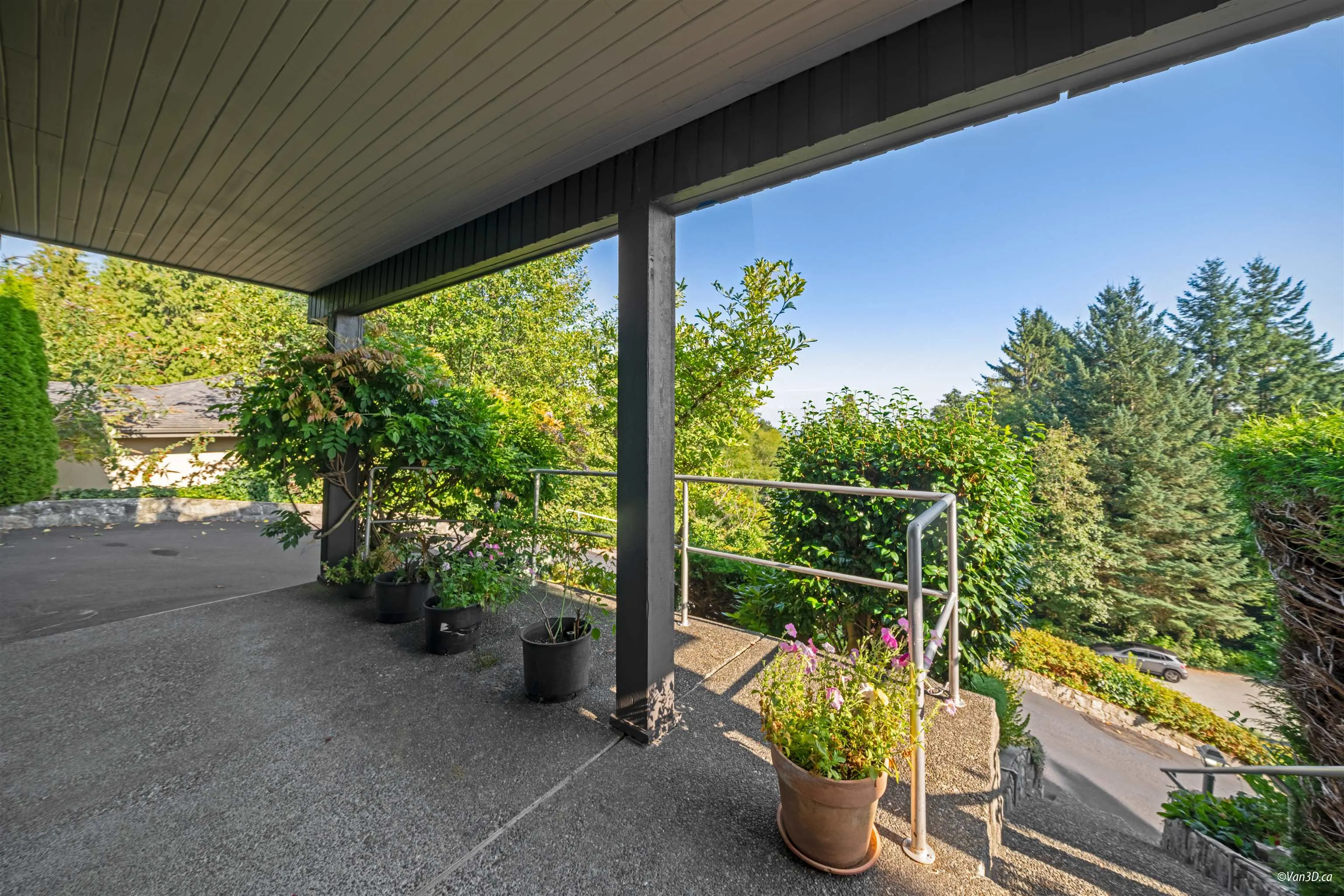1135 Groveland Court