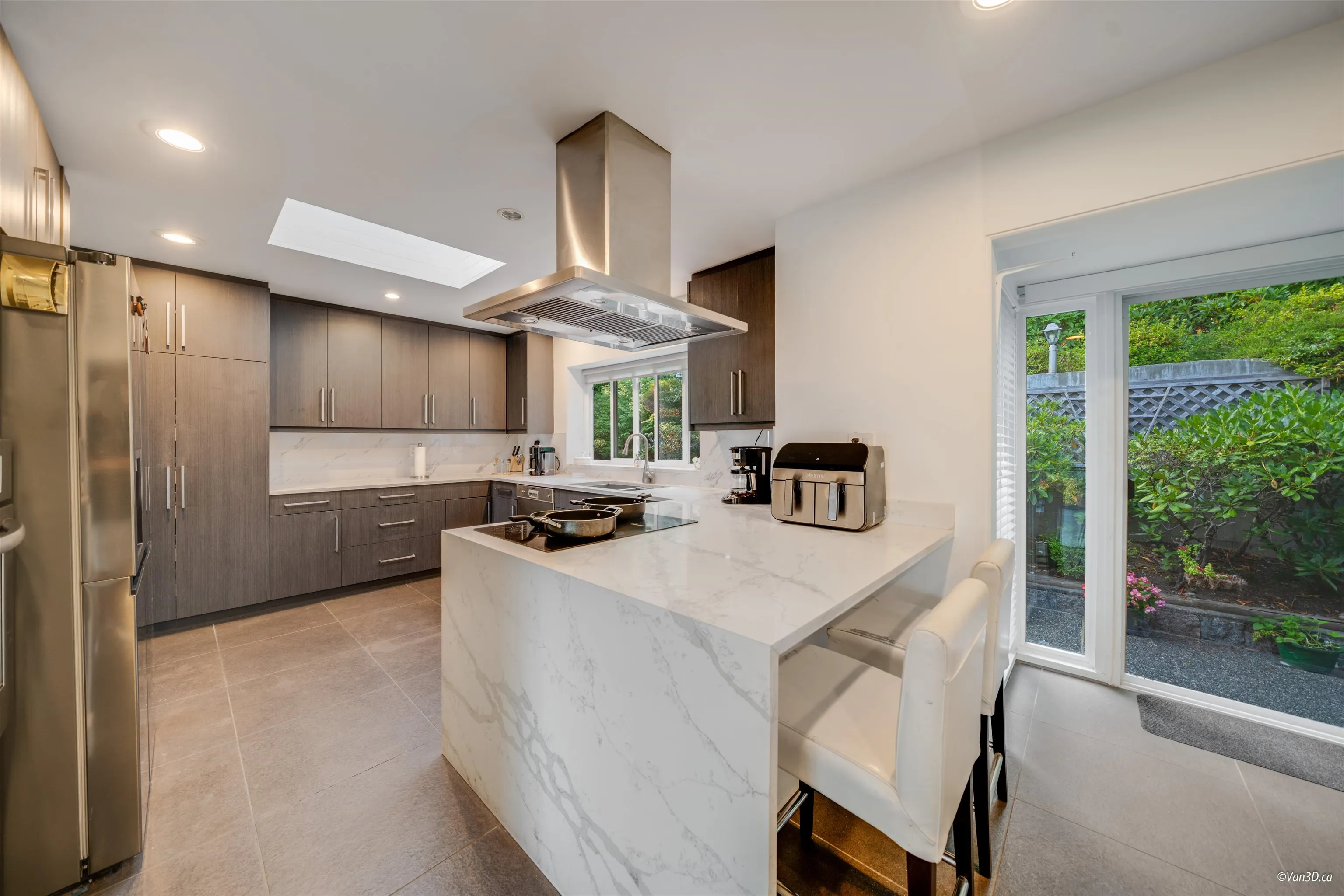 1135 Groveland Court