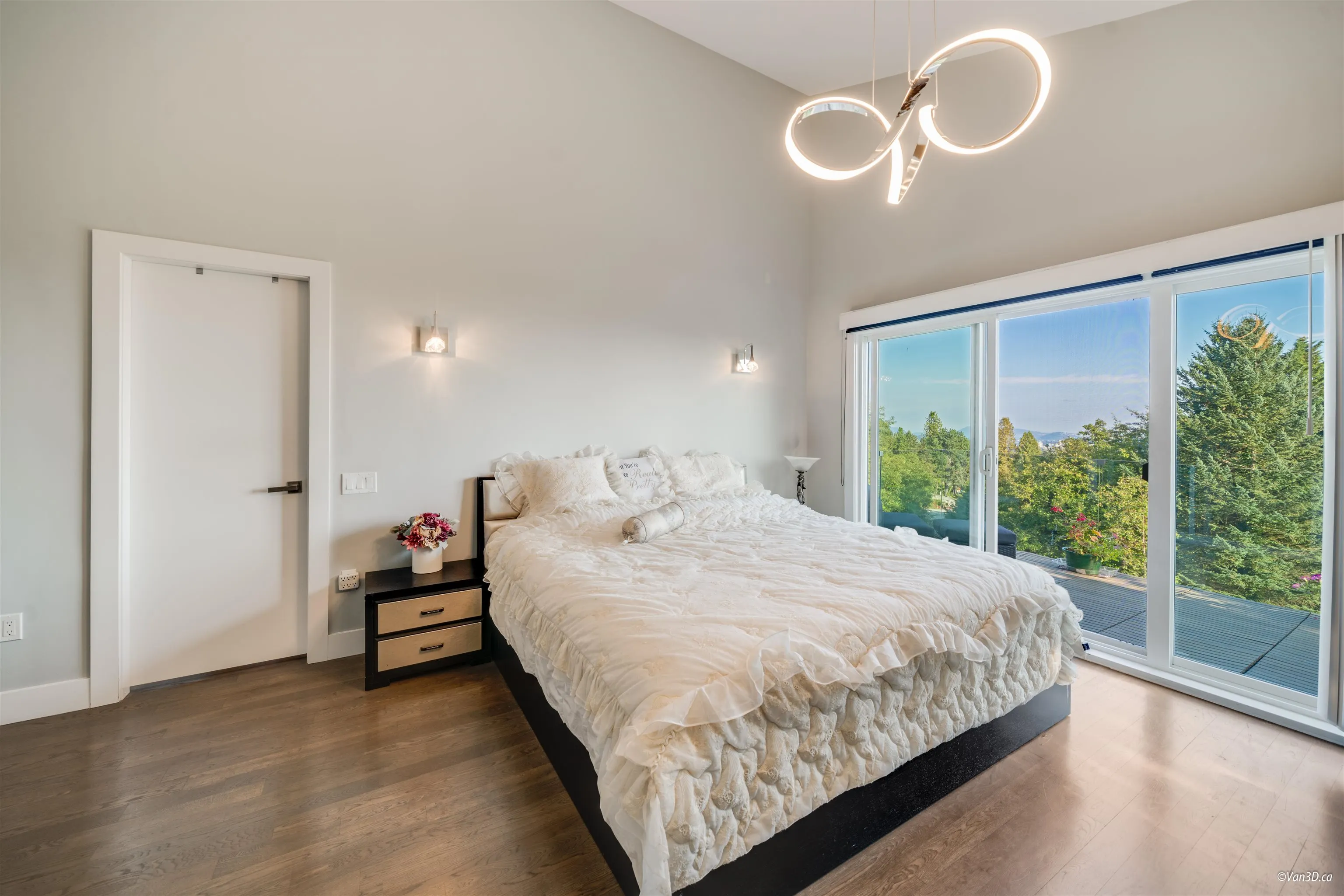 1135 Groveland Court