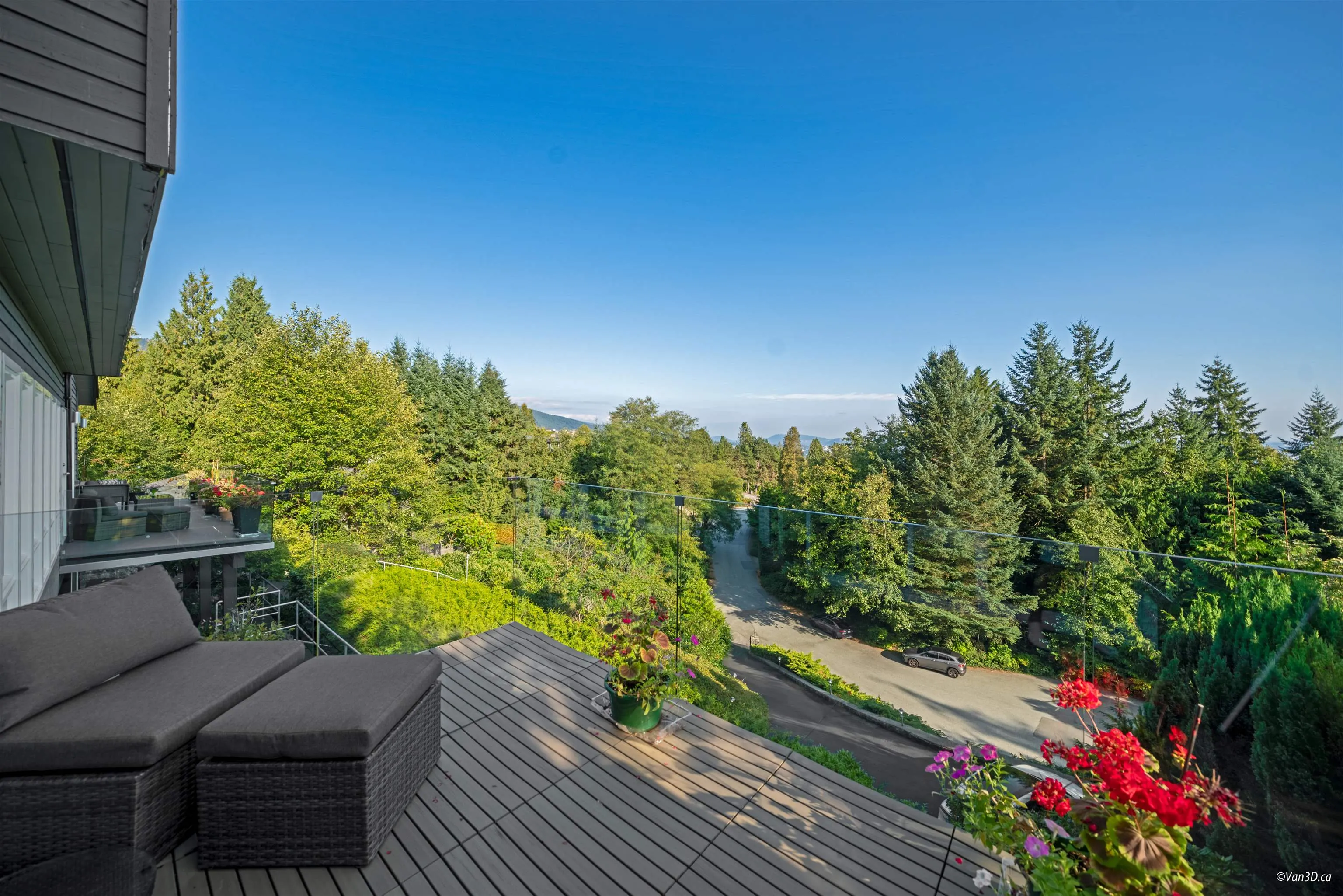 1135 Groveland Court