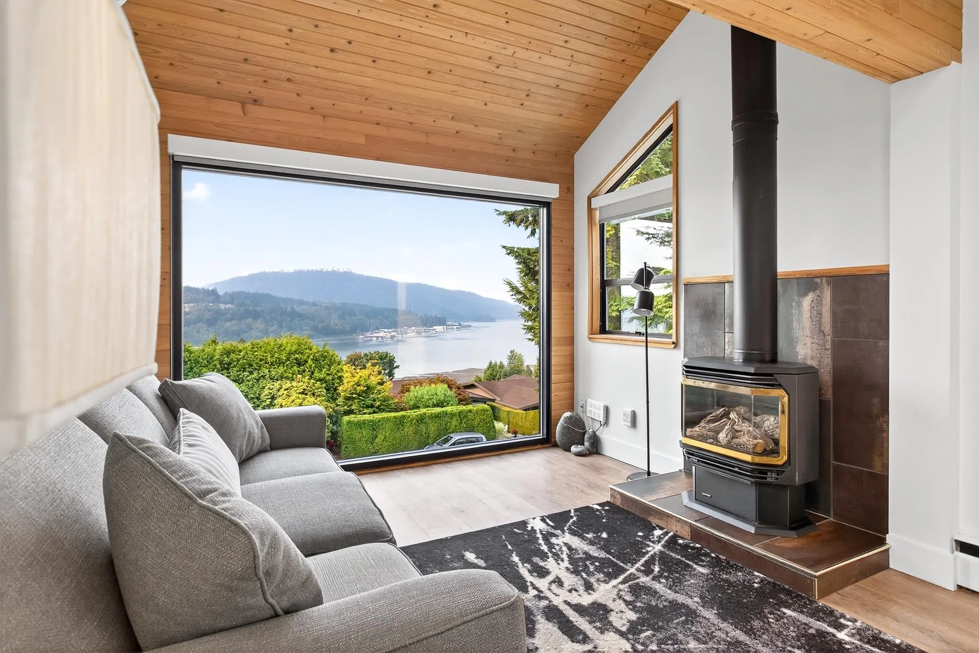 15 Crawford Bay