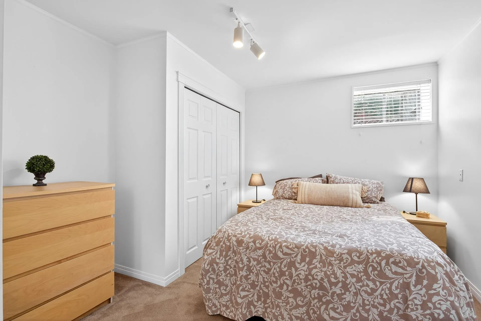 15 Crawford Bay
