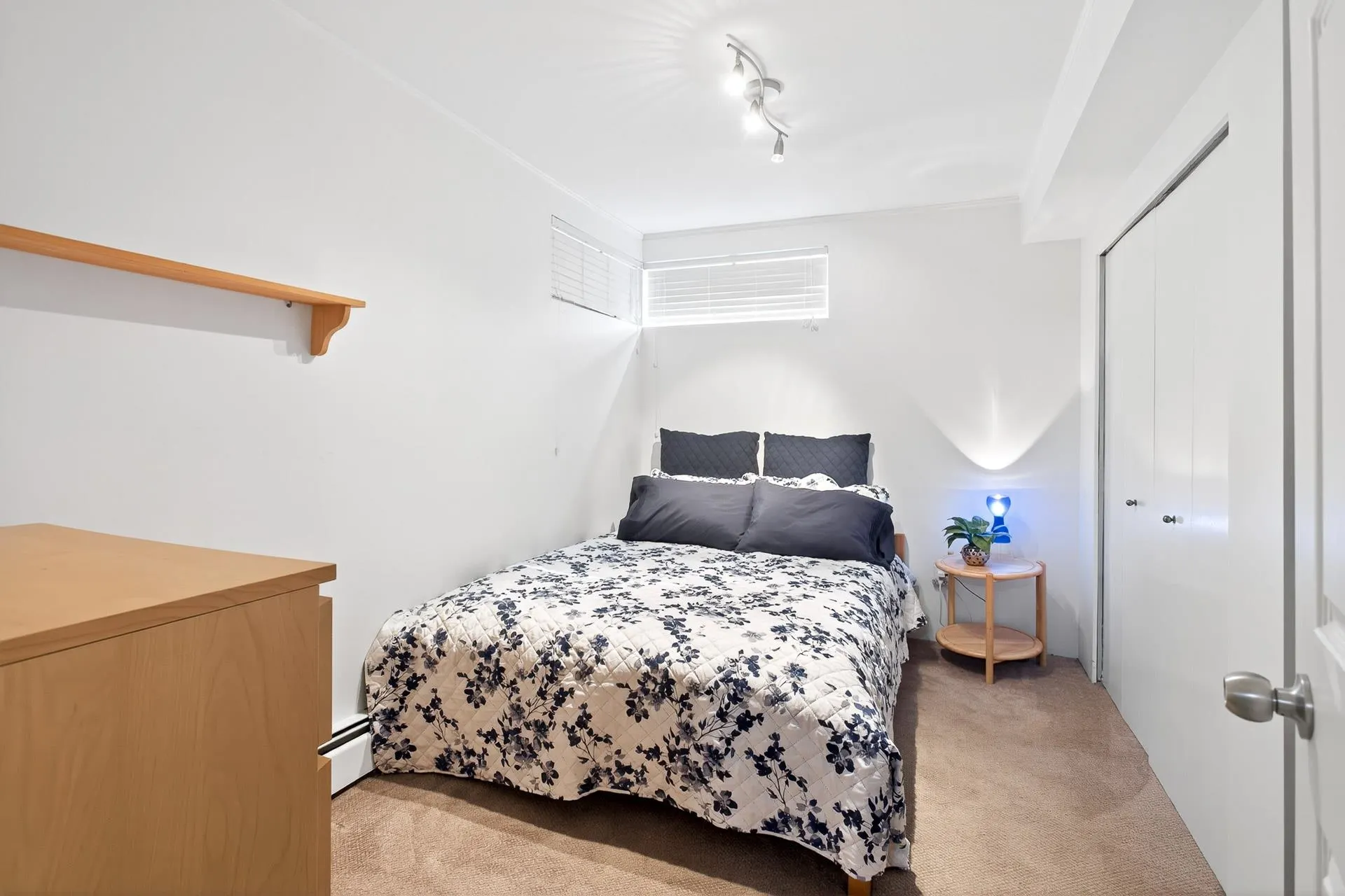 15 Crawford Bay