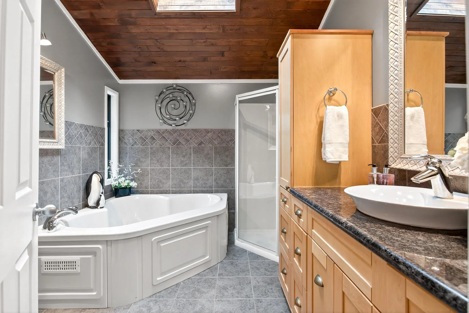 15 Crawford Bay