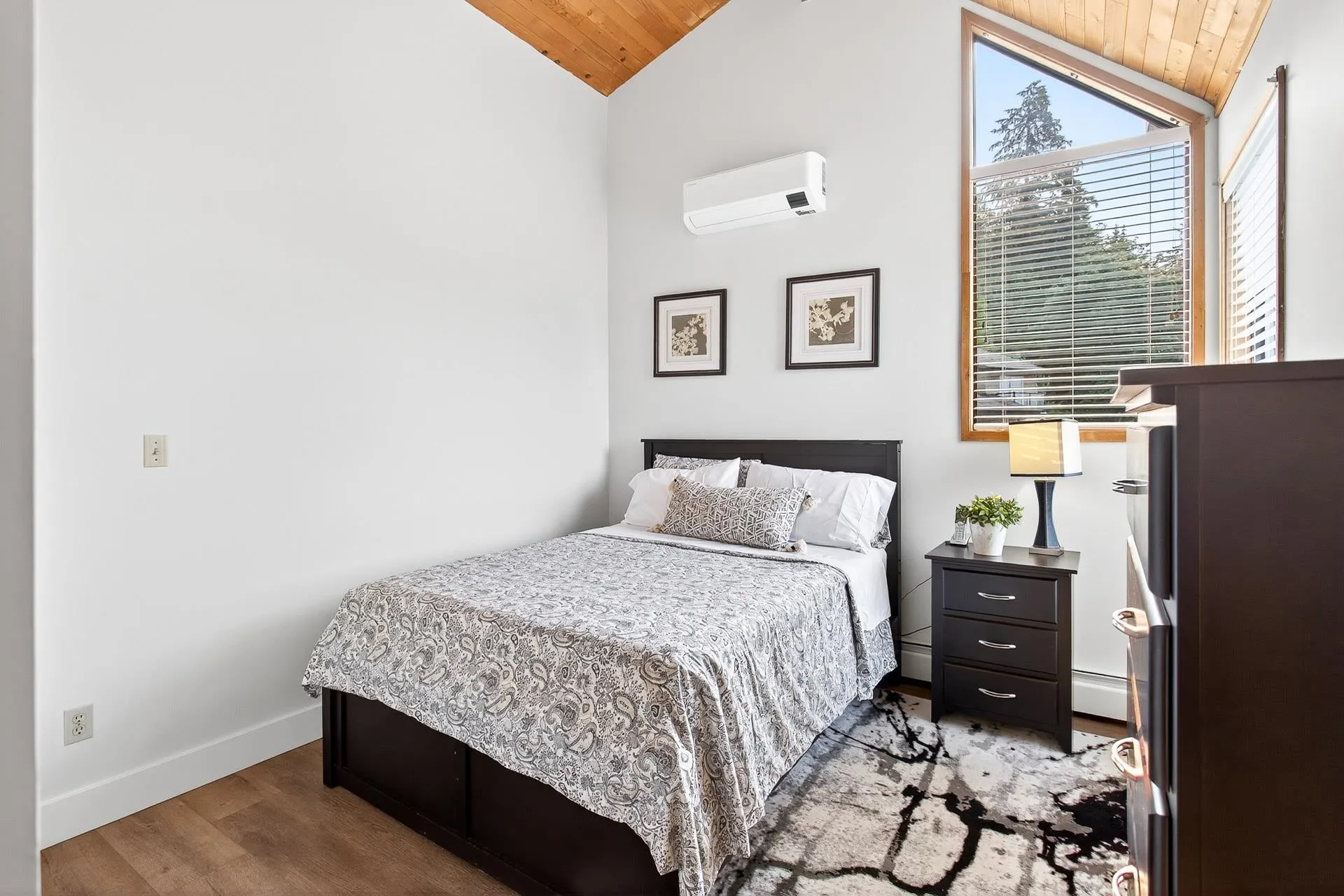 15 Crawford Bay