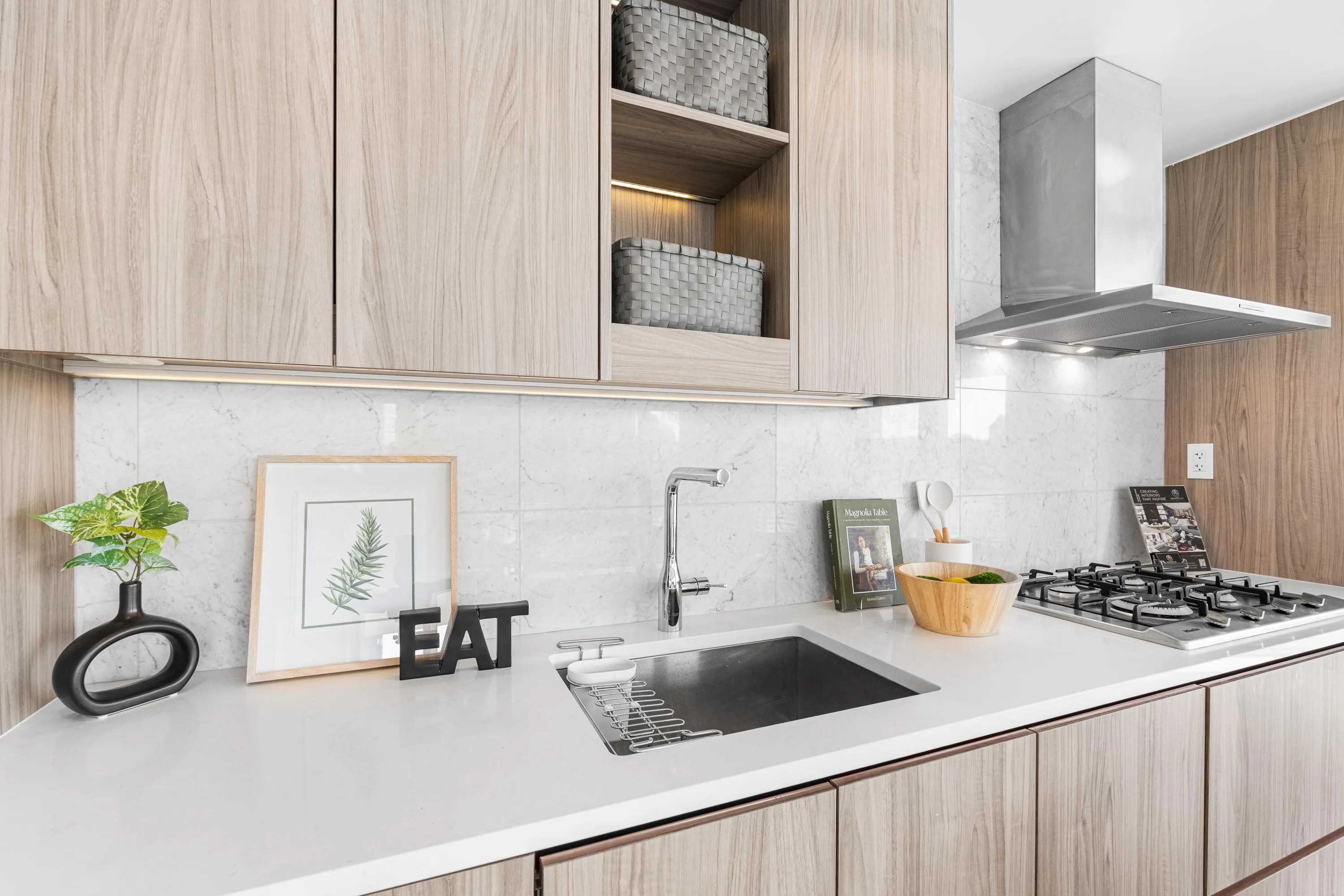 1585 87 Nelson Street