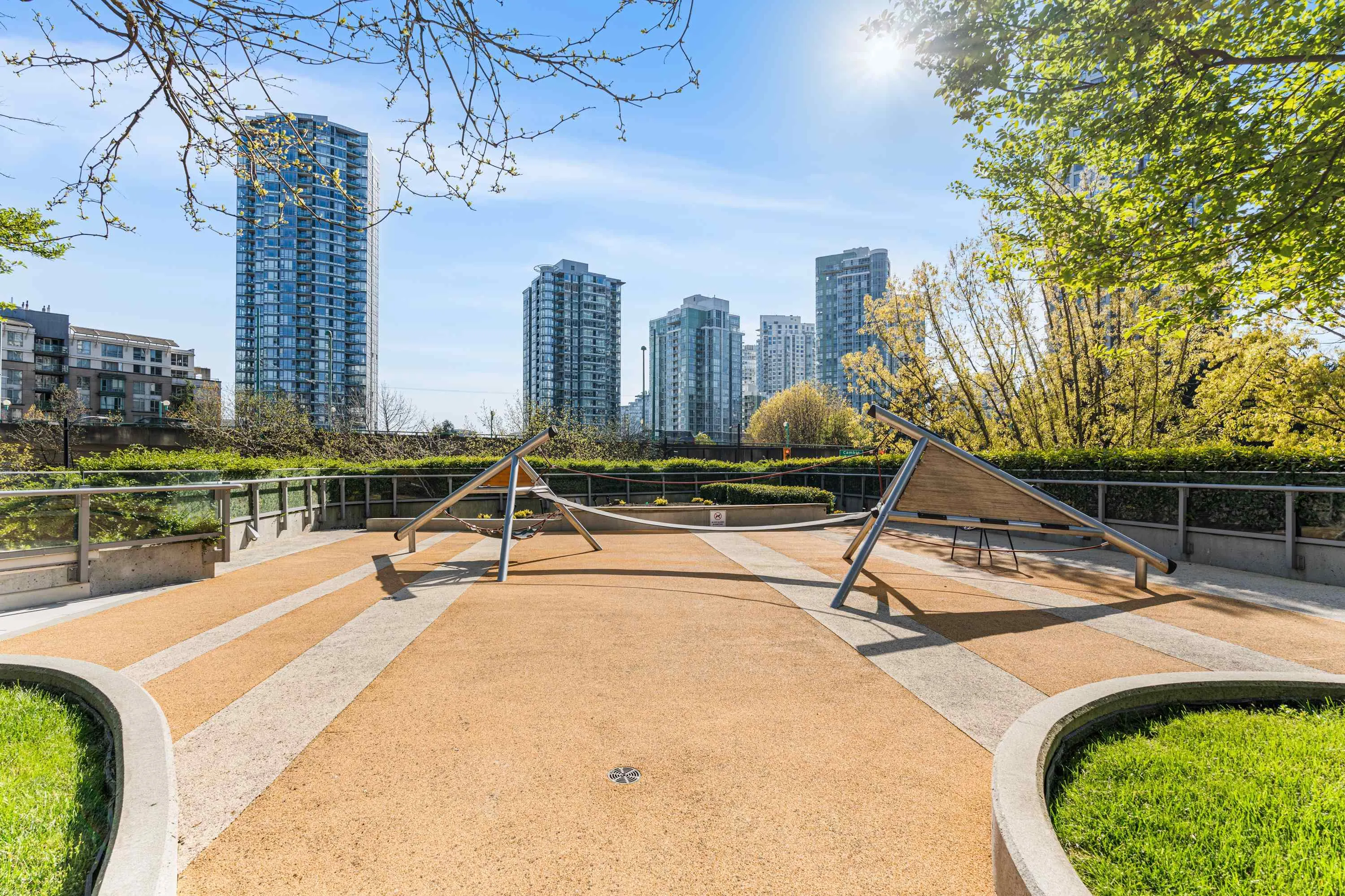 1585 87 Nelson Street