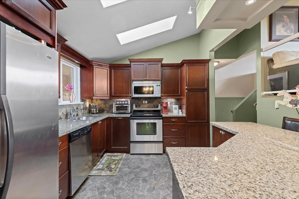 3344 Omineca
