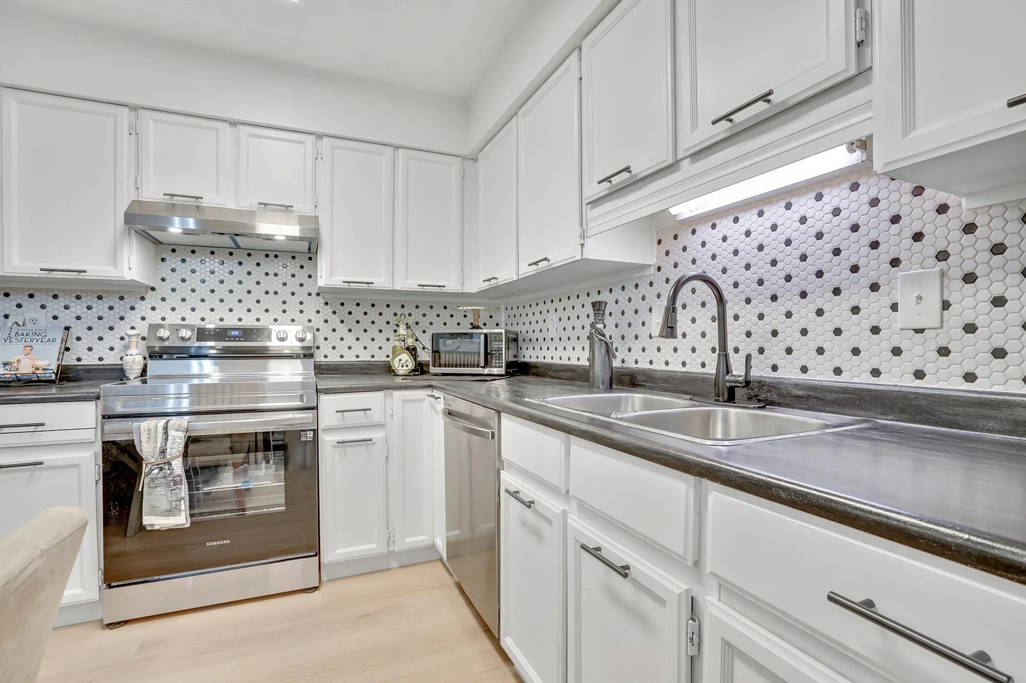 310 33490 Cottage Lane
