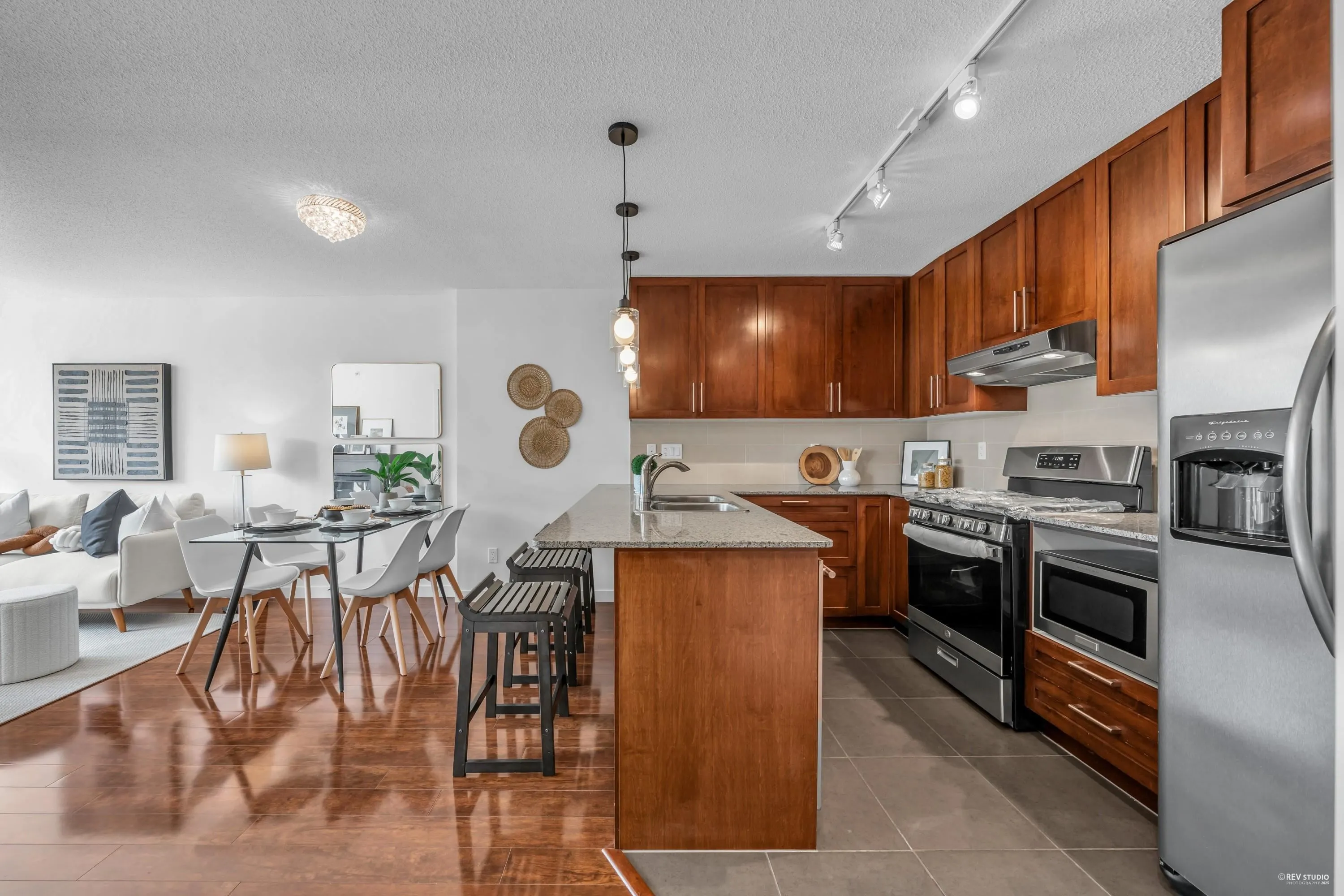 210 7088 Salisbury Avenue