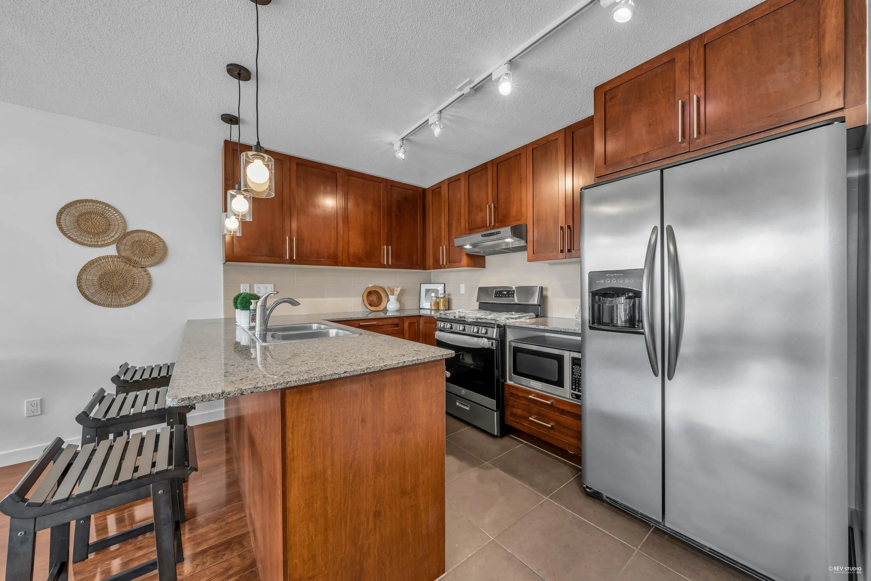 210 7088 Salisbury Avenue