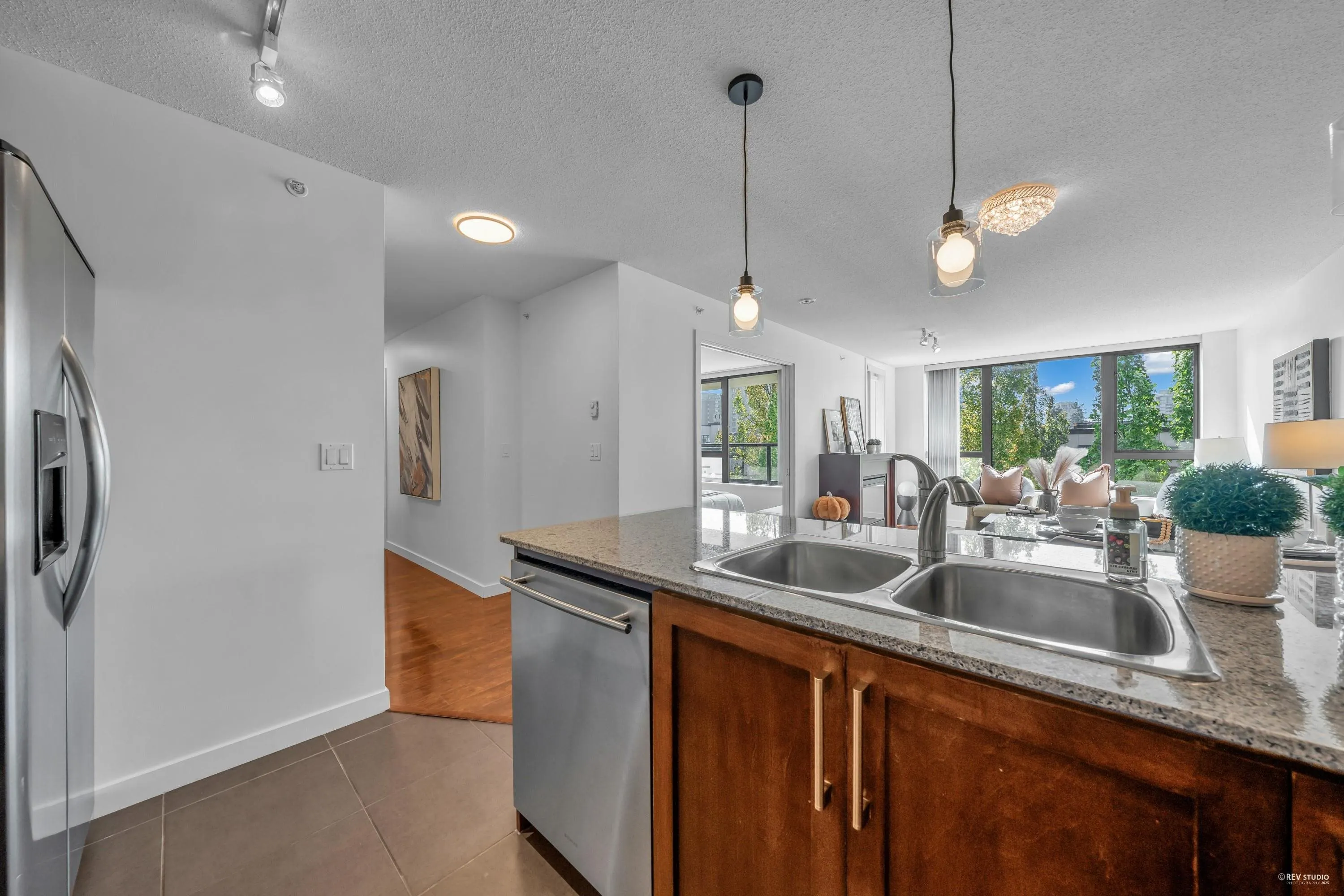 210 7088 Salisbury Avenue