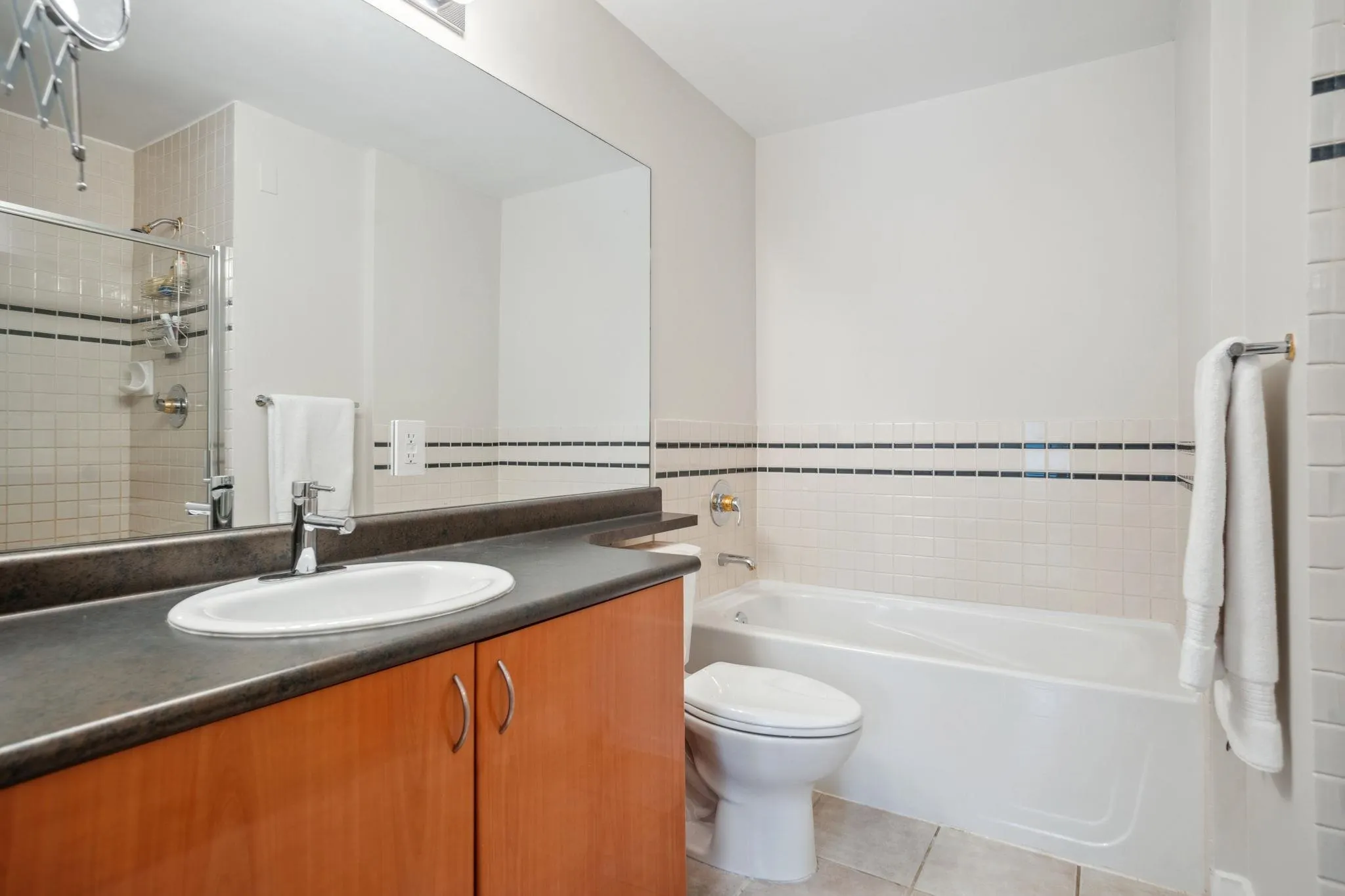 100 1688 Robson Street