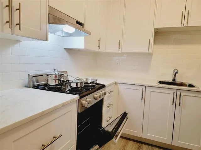 308 45749 Spadina Avenue