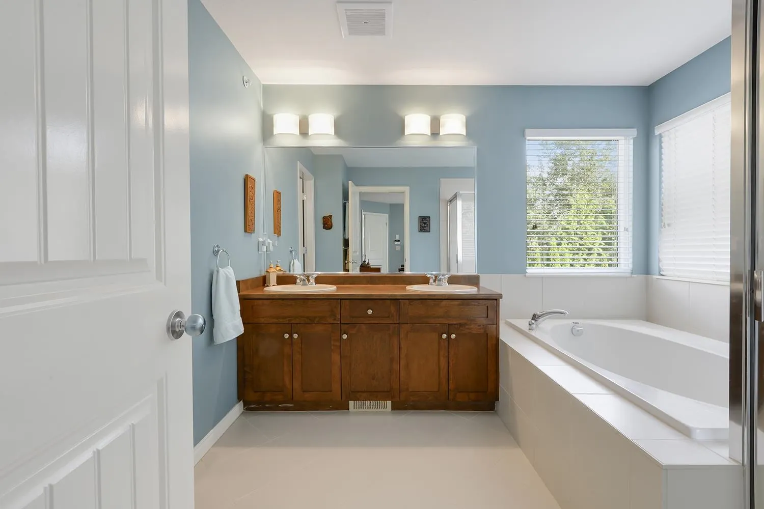 13895 Docksteader Loop