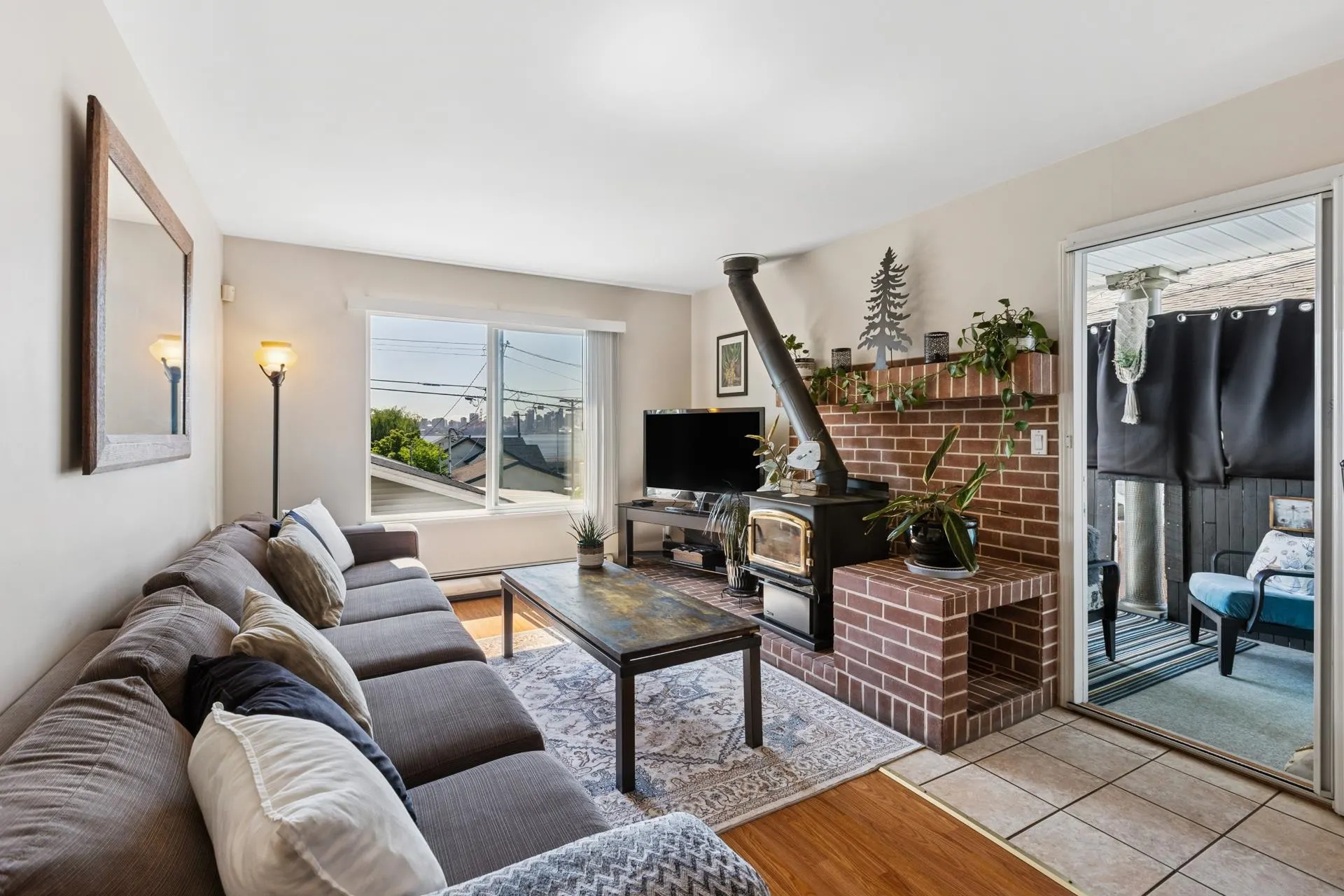 407 E 1st Street