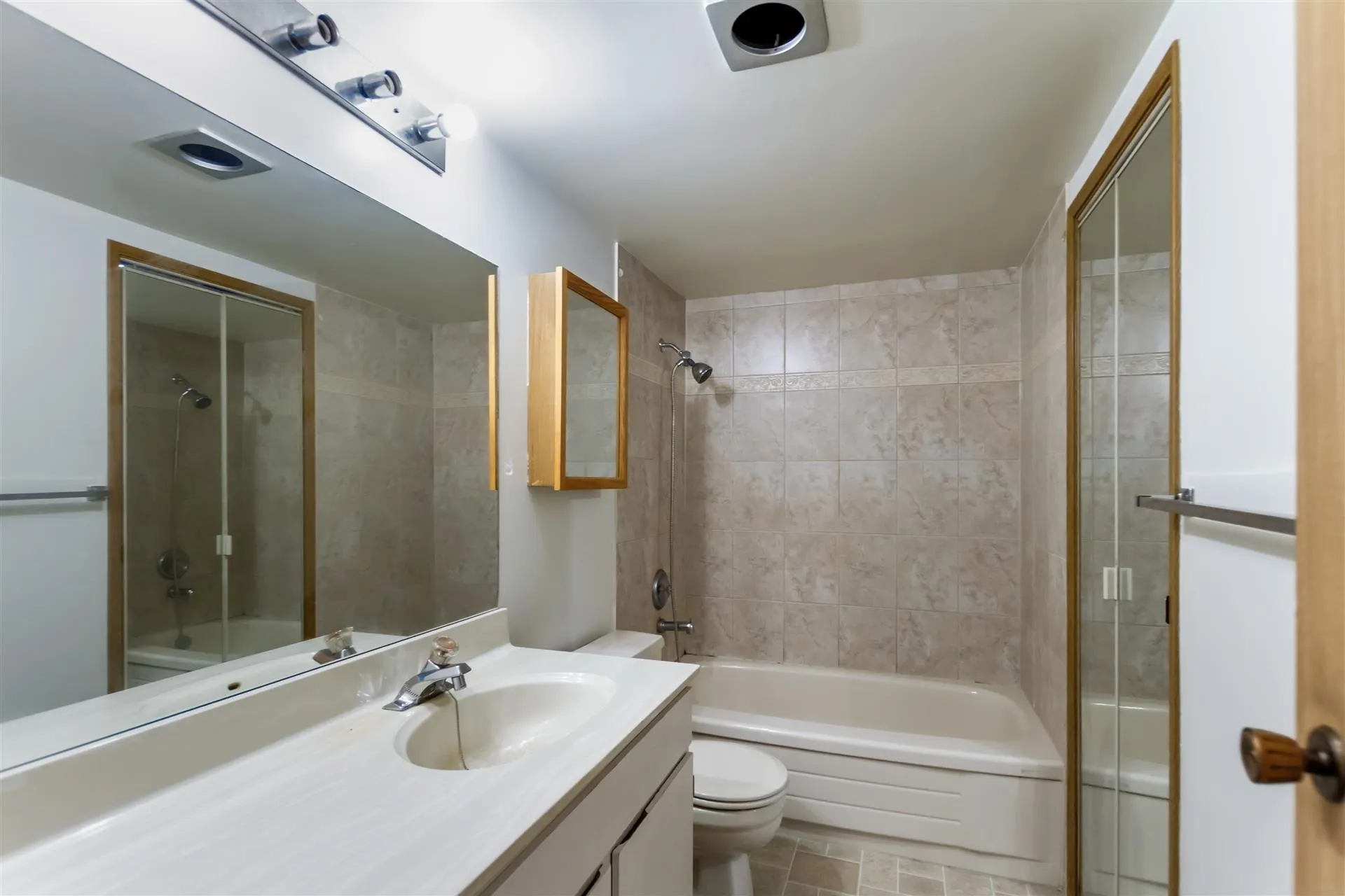 1401 7235 Salisbury Avenue