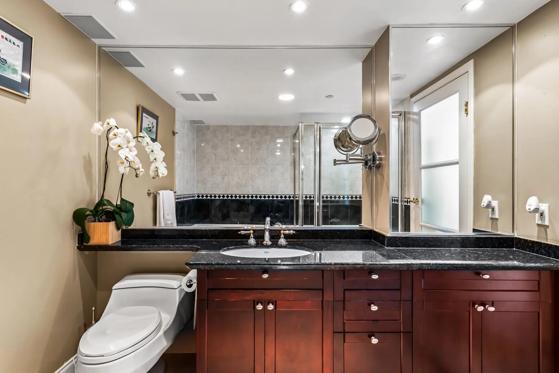 1605 1383 Marinaside Crescent