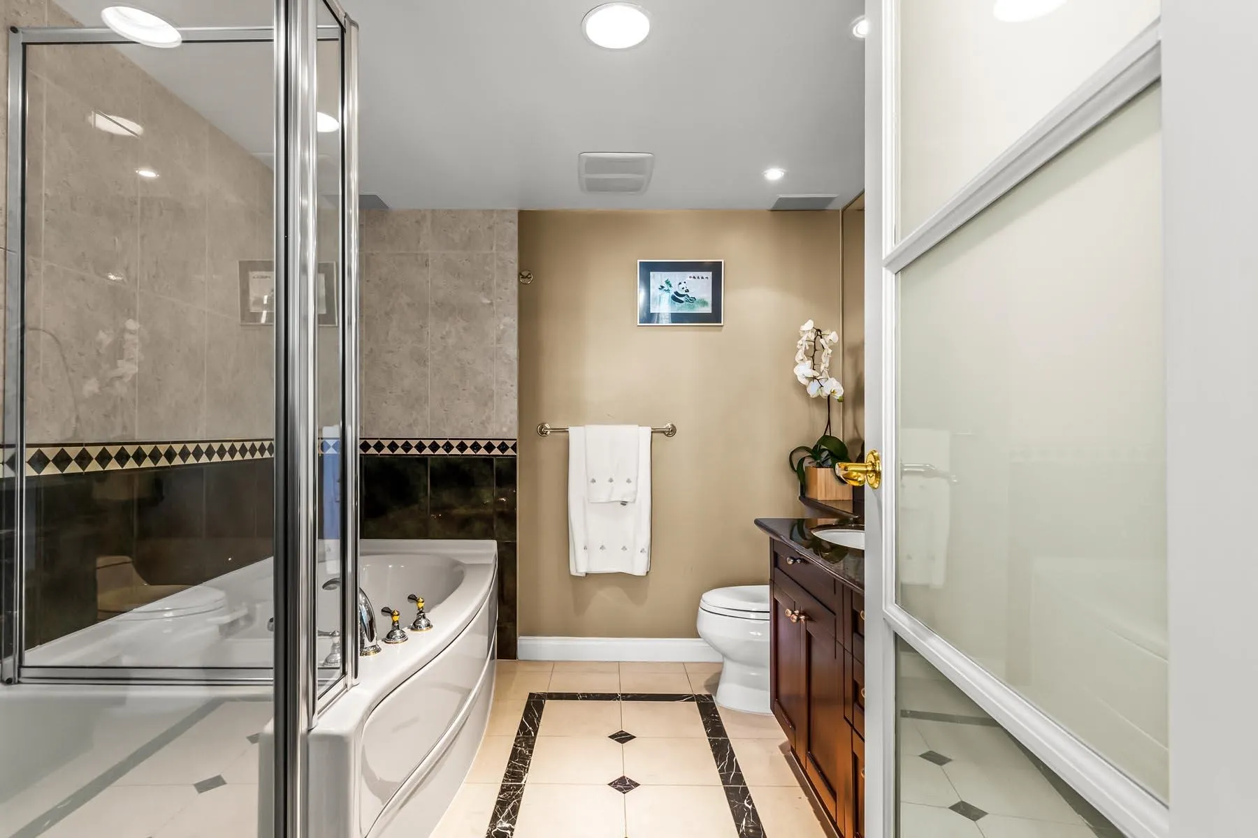 1605 1383 Marinaside Crescent