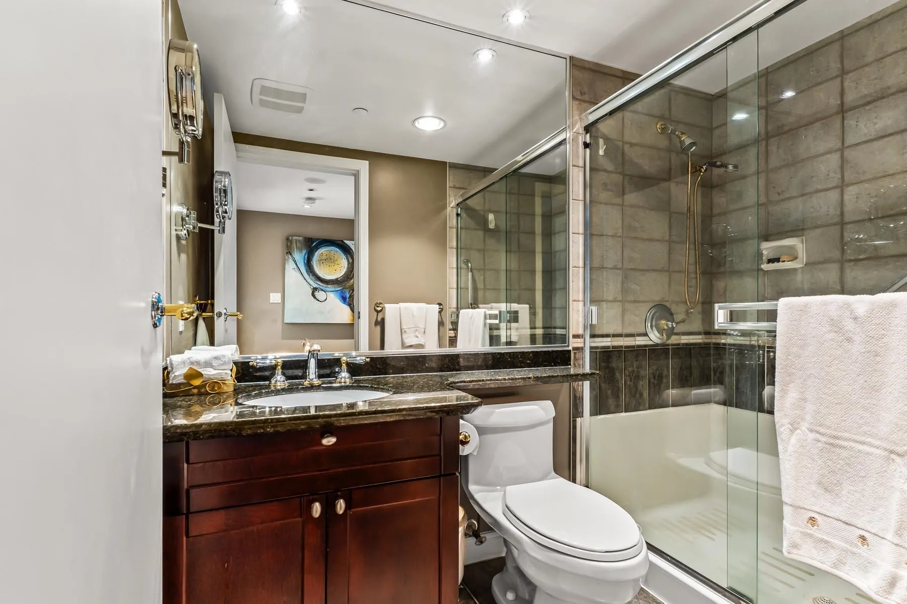 1605 1383 Marinaside Crescent