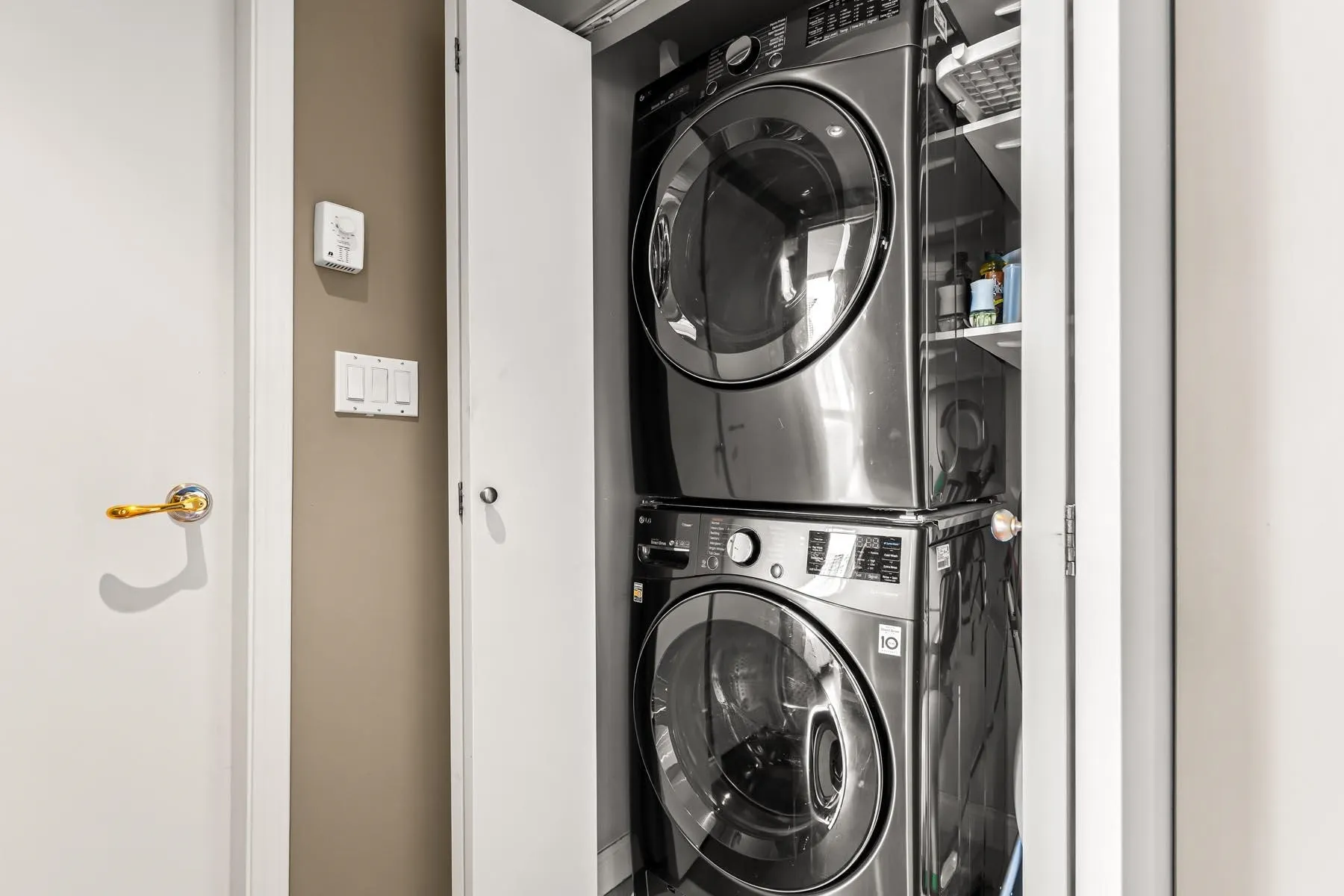 1605 1383 Marinaside Crescent