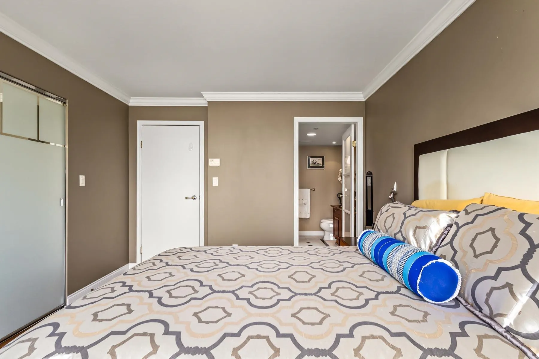 1605 1383 Marinaside Crescent