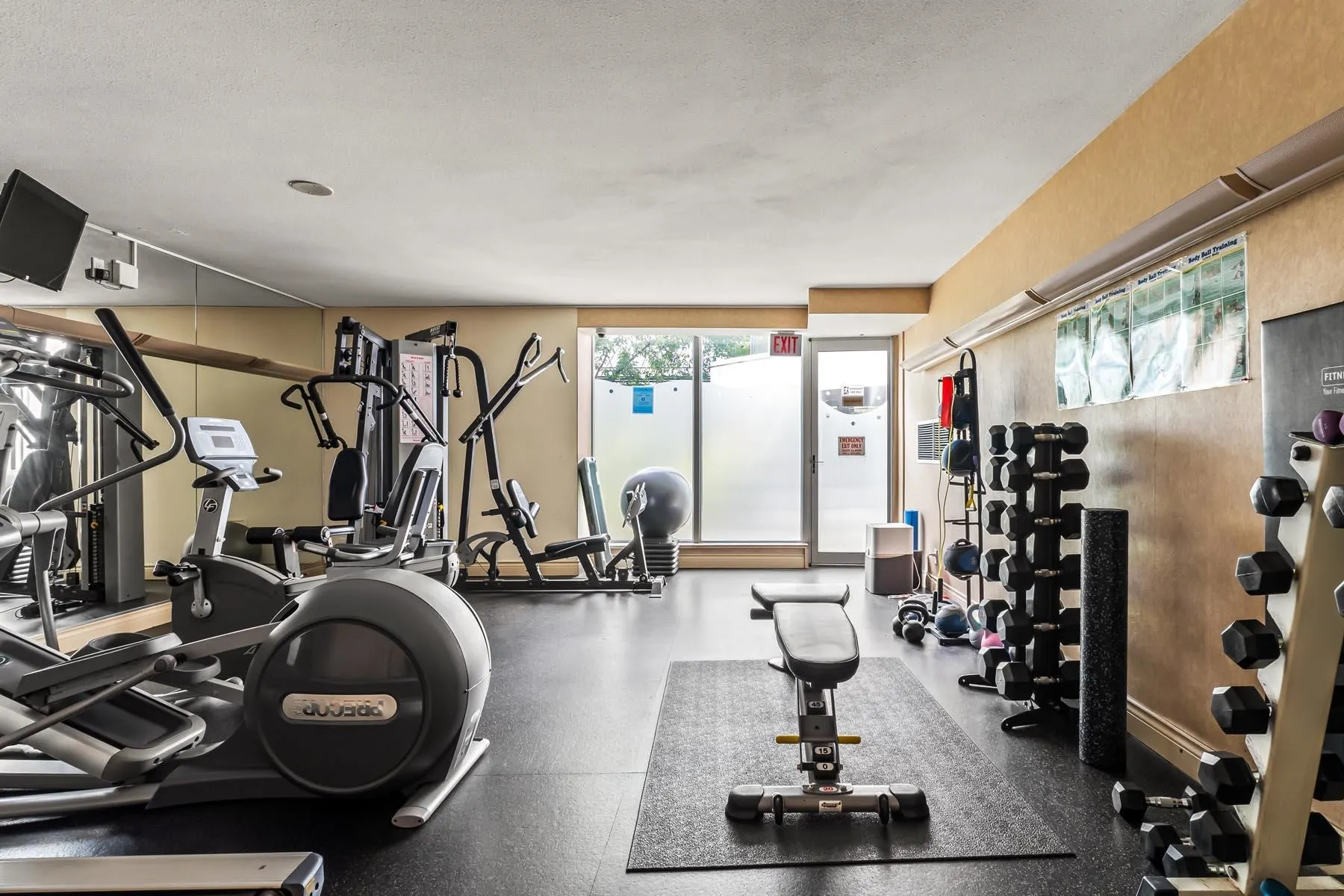 1605 1383 Marinaside Crescent