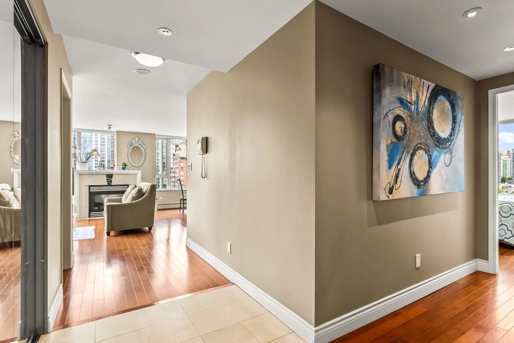 1605 1383 Marinaside Crescent