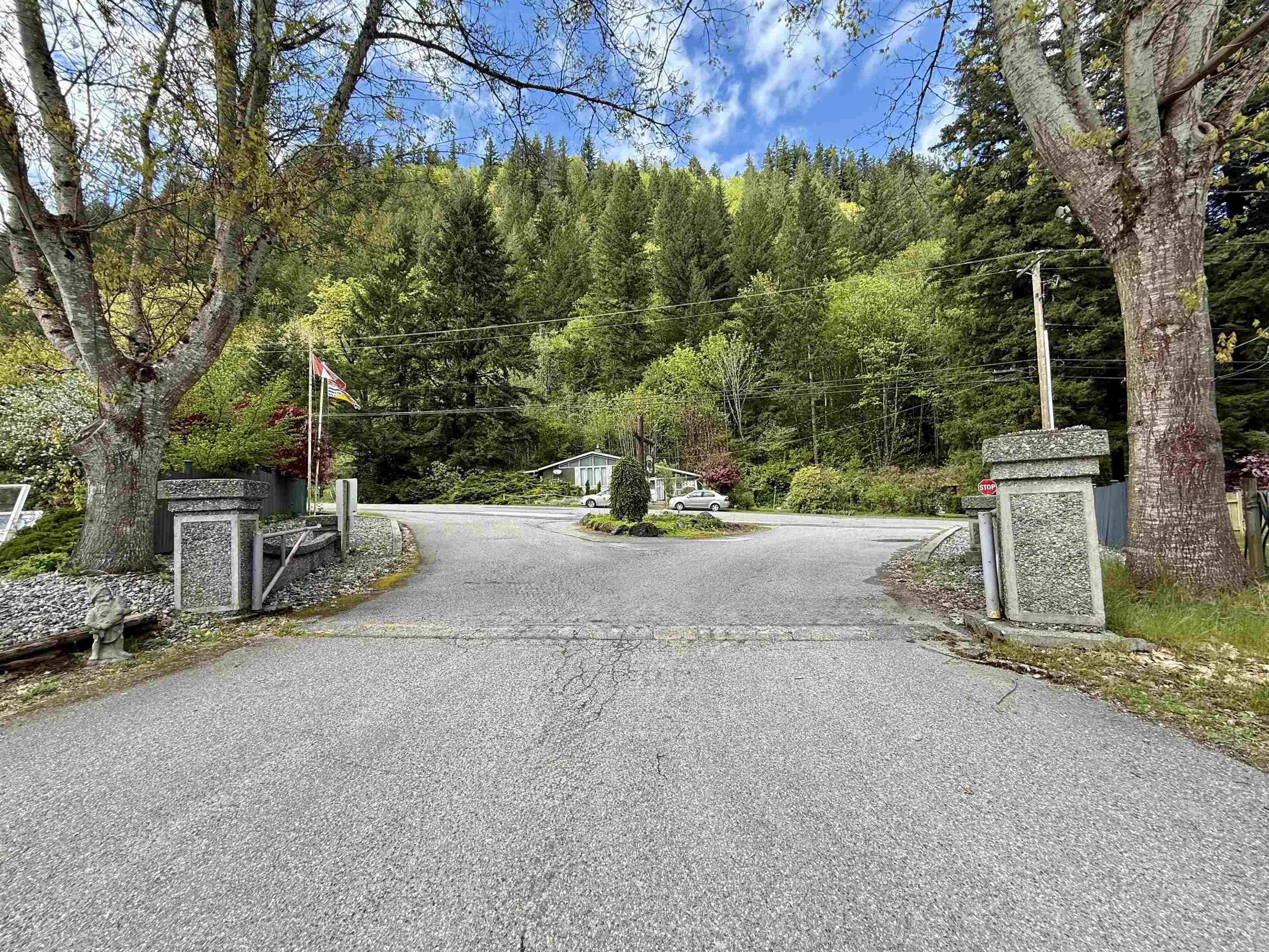 47 & 48 1650 Columbia Valley Road