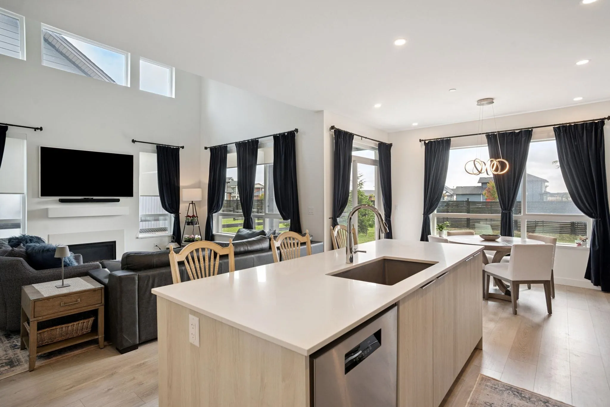 4 4375 Cormorant Way