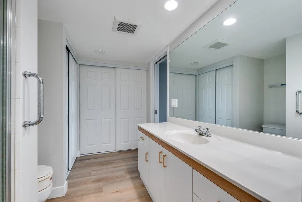 119 1150 Quayside Drive