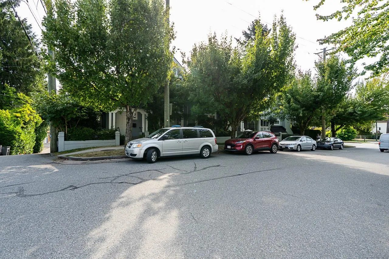 102 3188 Camosun Street