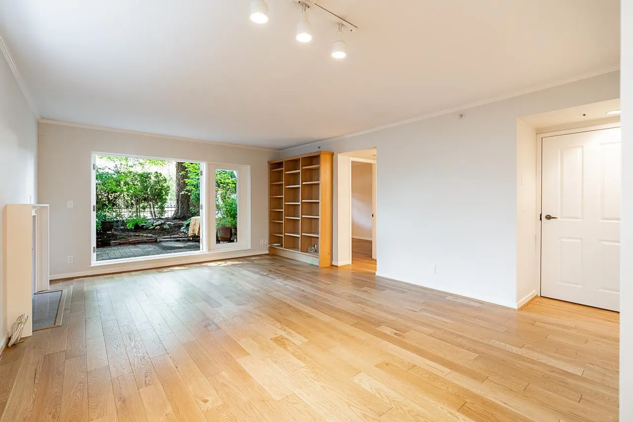 102 3188 Camosun Street