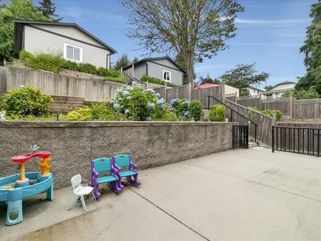 1462 Pitt River Road