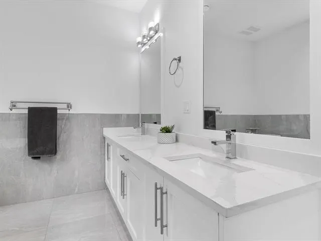 1462 Pitt River Road