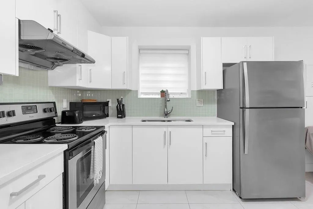 1462 Pitt River Road
