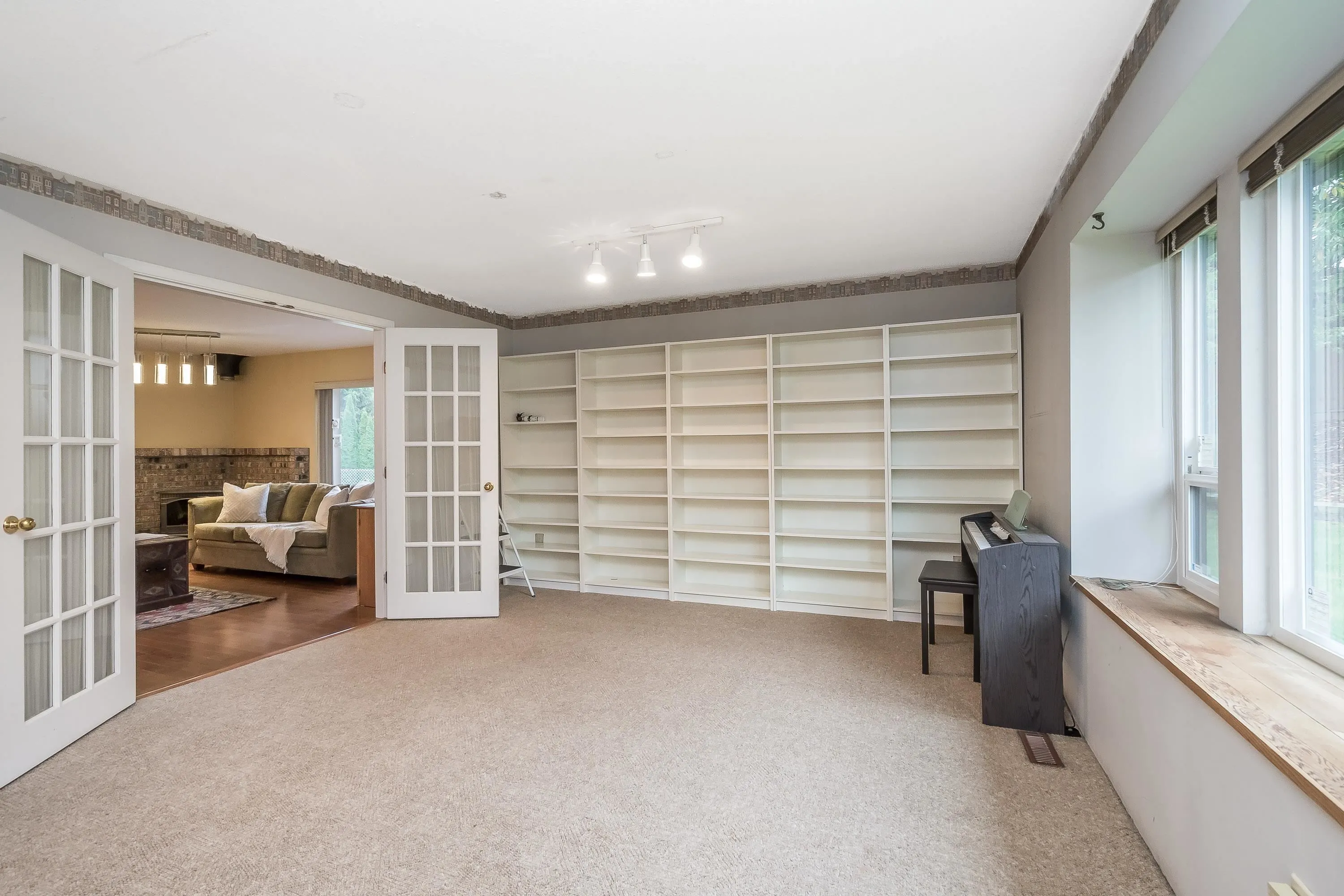 15336 Killarney Close