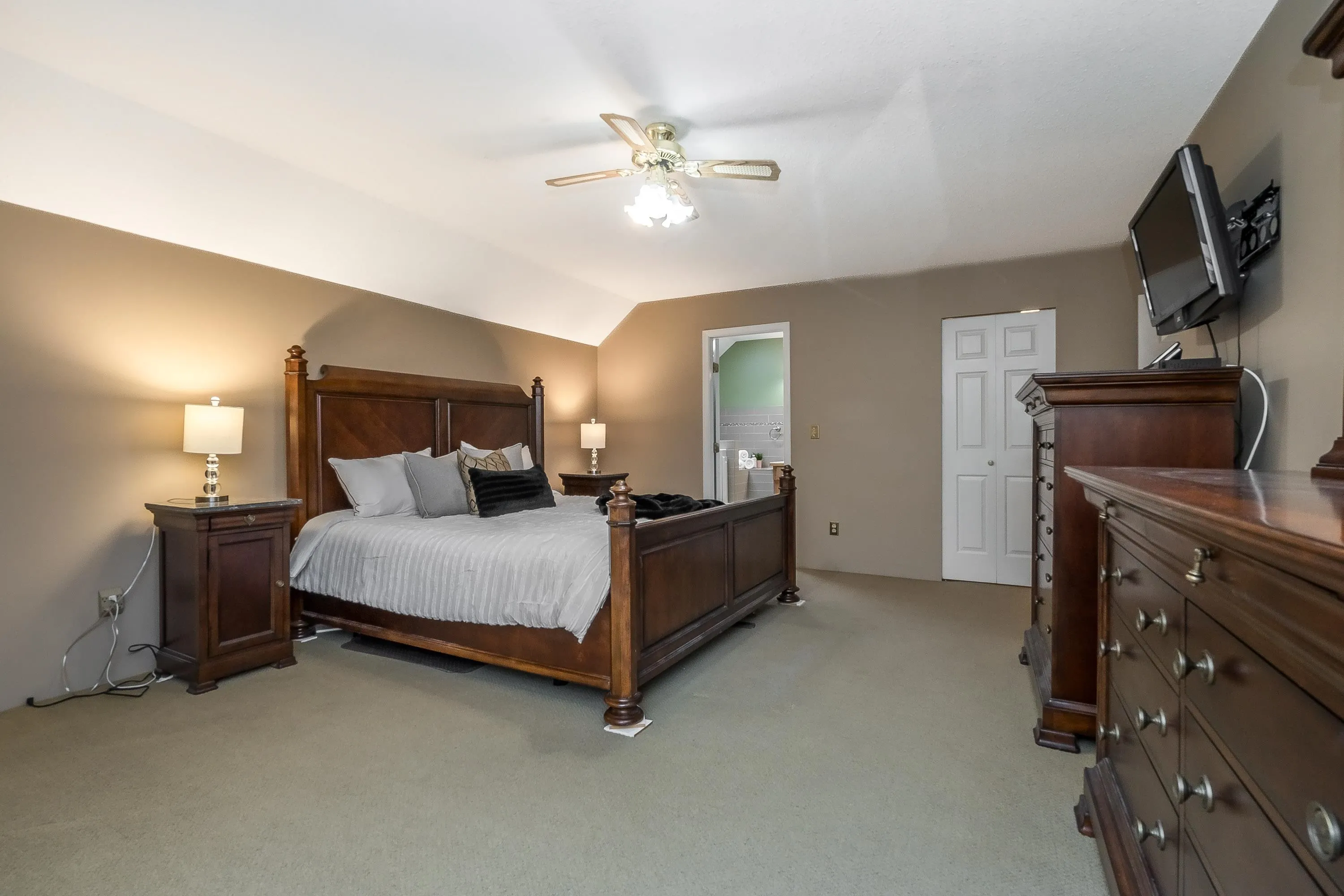 15336 Killarney Close