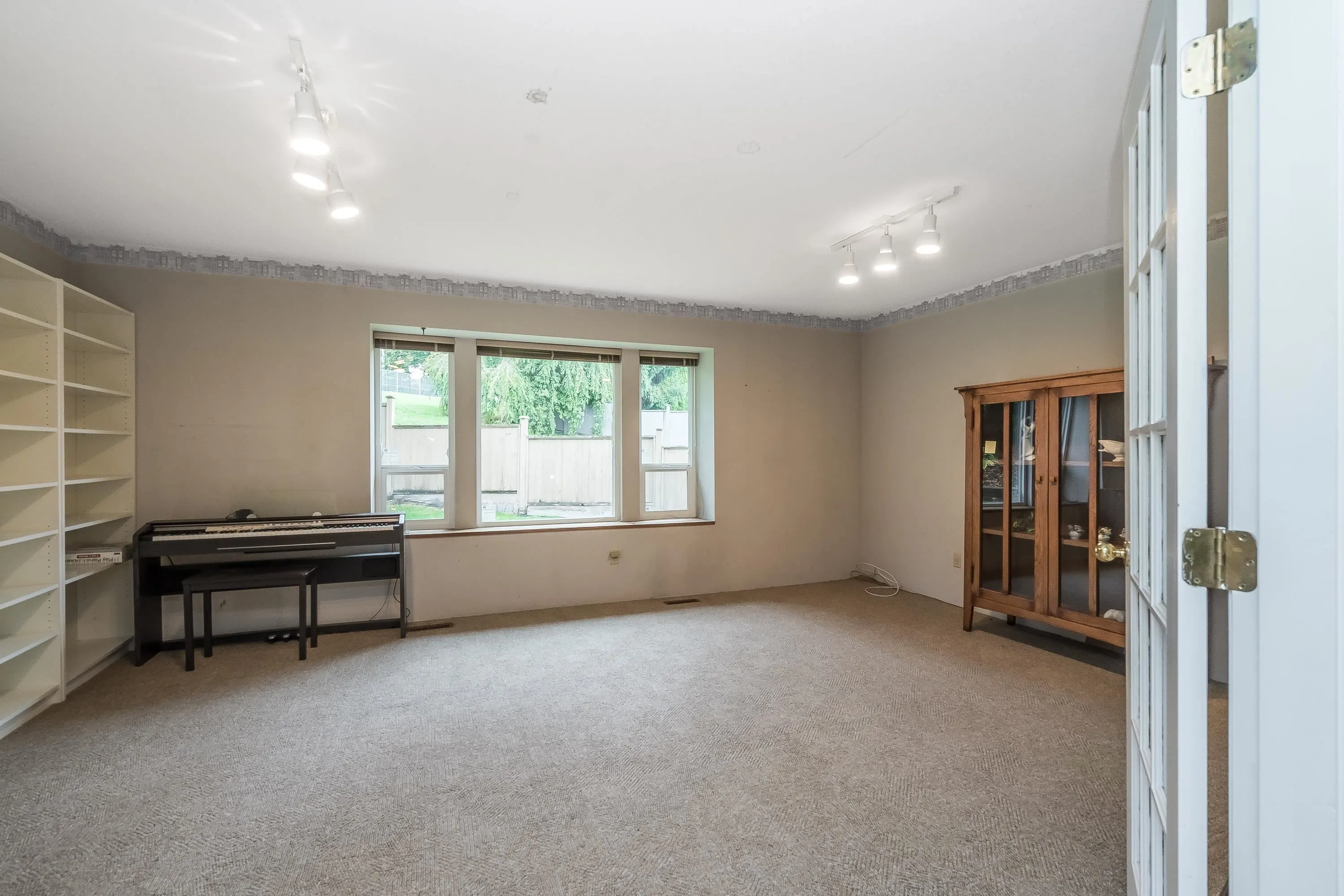 15336 Killarney Close