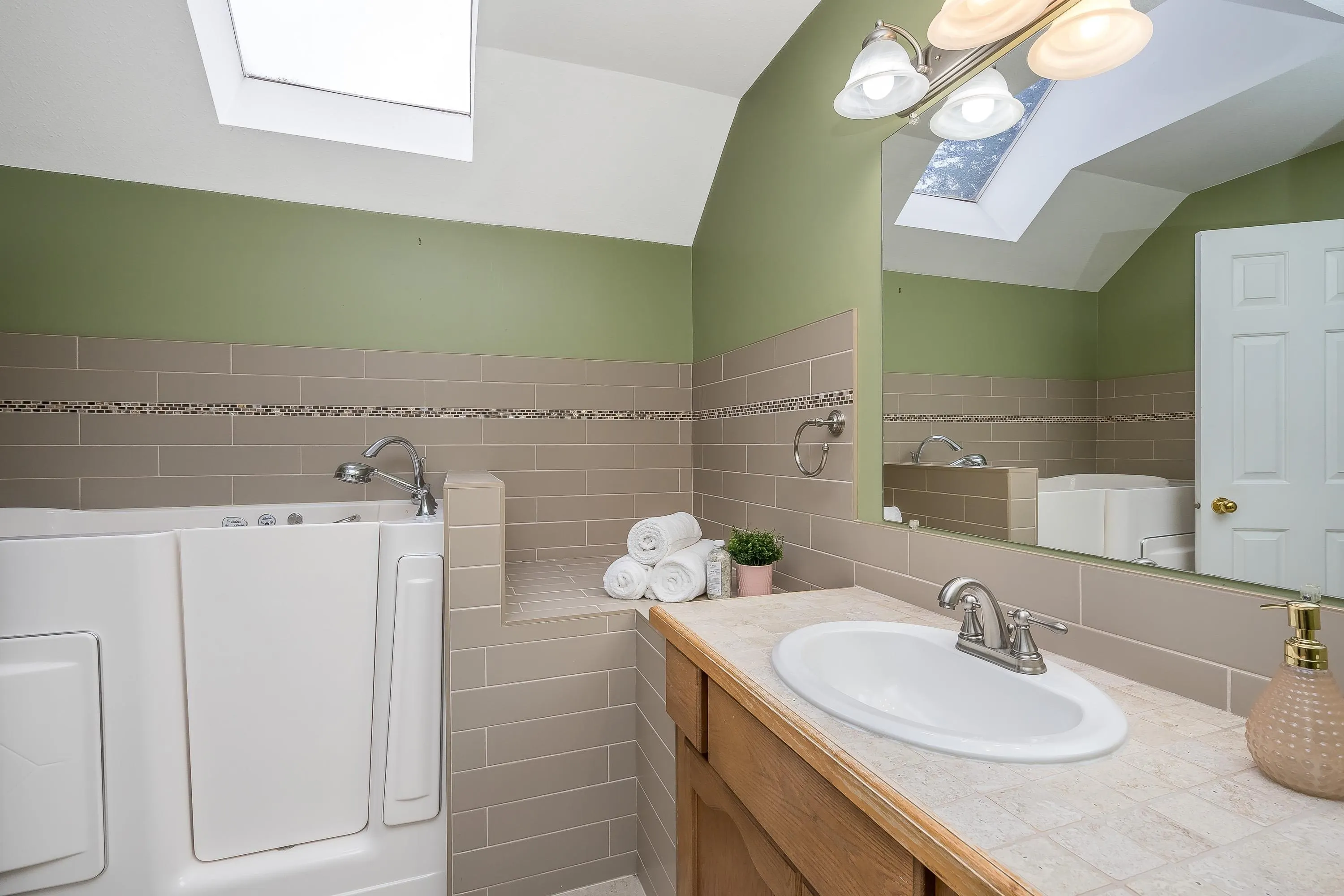 15336 Killarney Close