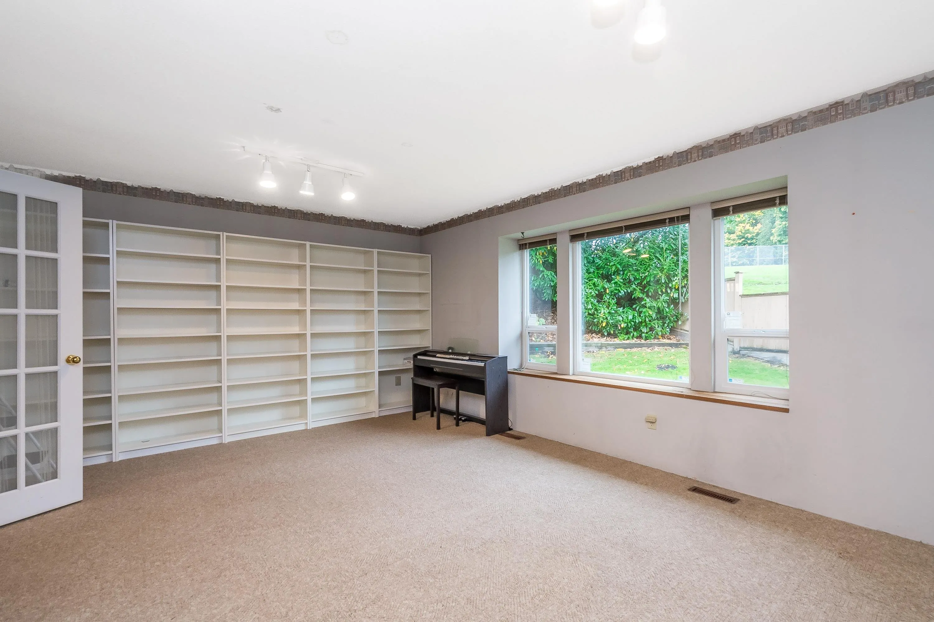 15336 Killarney Close