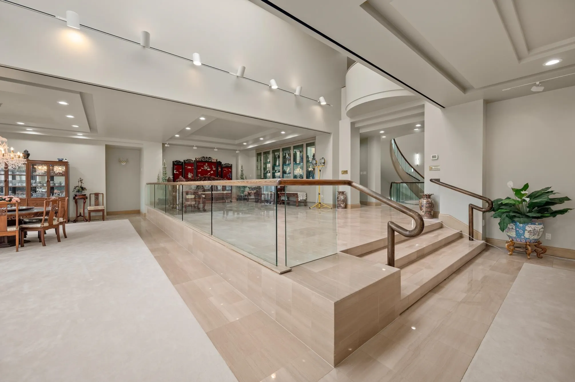 828 Beachview Drive