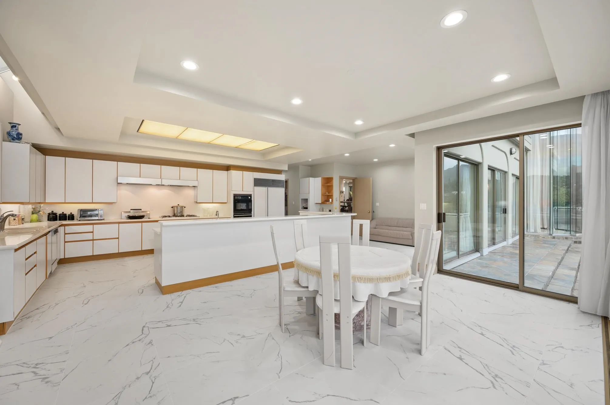 828 Beachview Drive