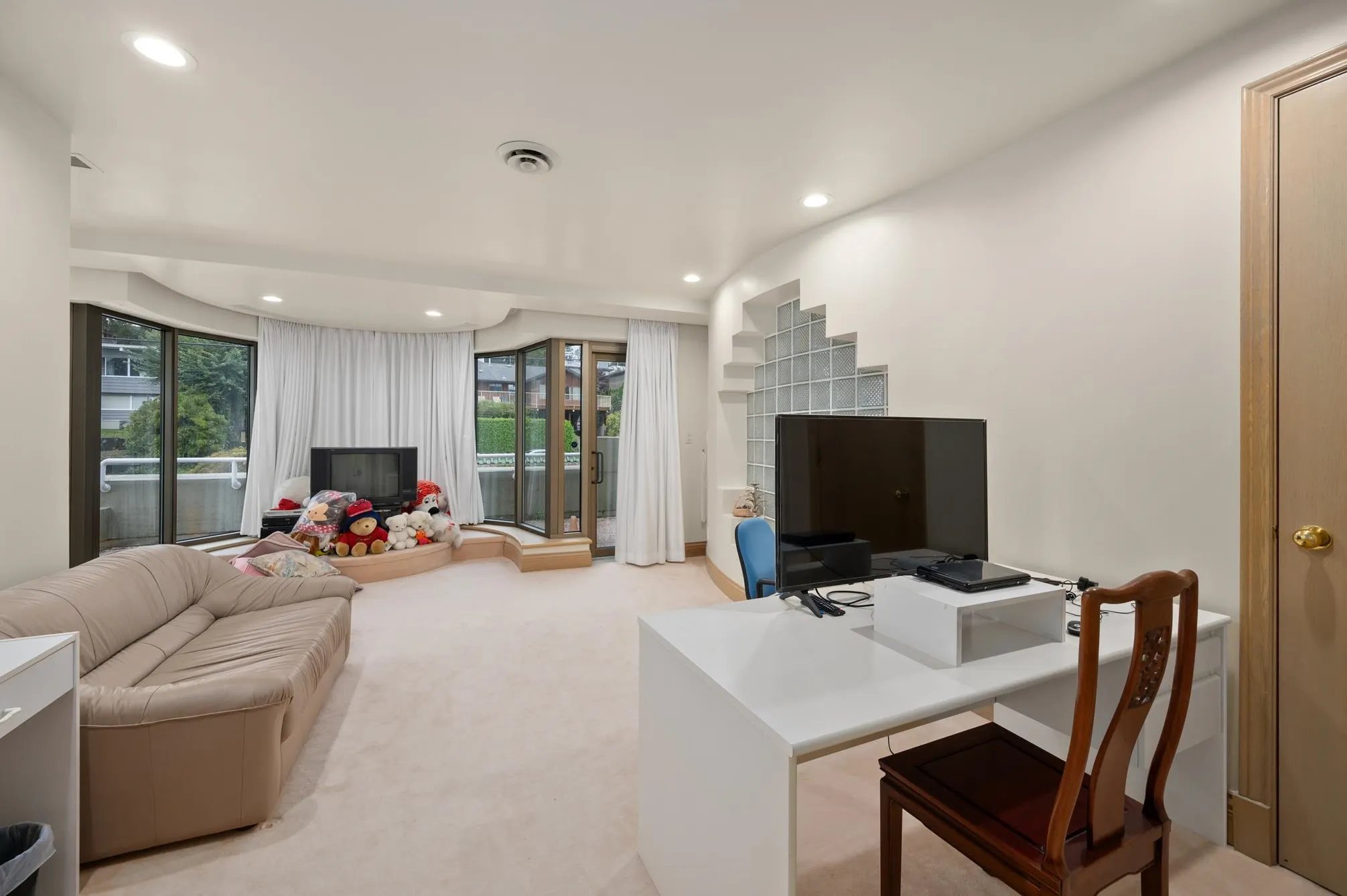 828 Beachview Drive