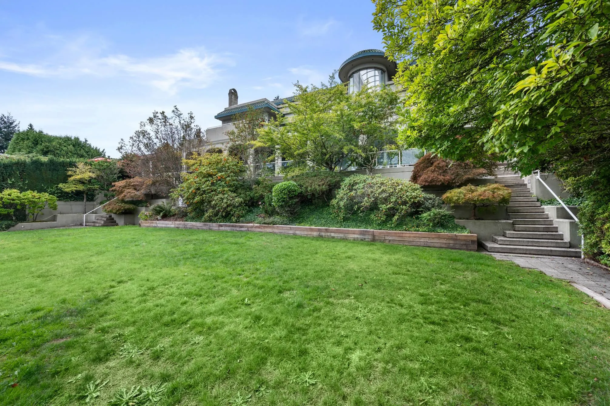 828 Beachview Drive